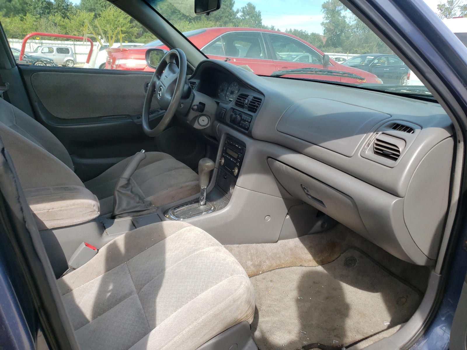 Photo 5 from auction – 2002 MAZDA 626 LX with VIN 1YVGF22C425302942