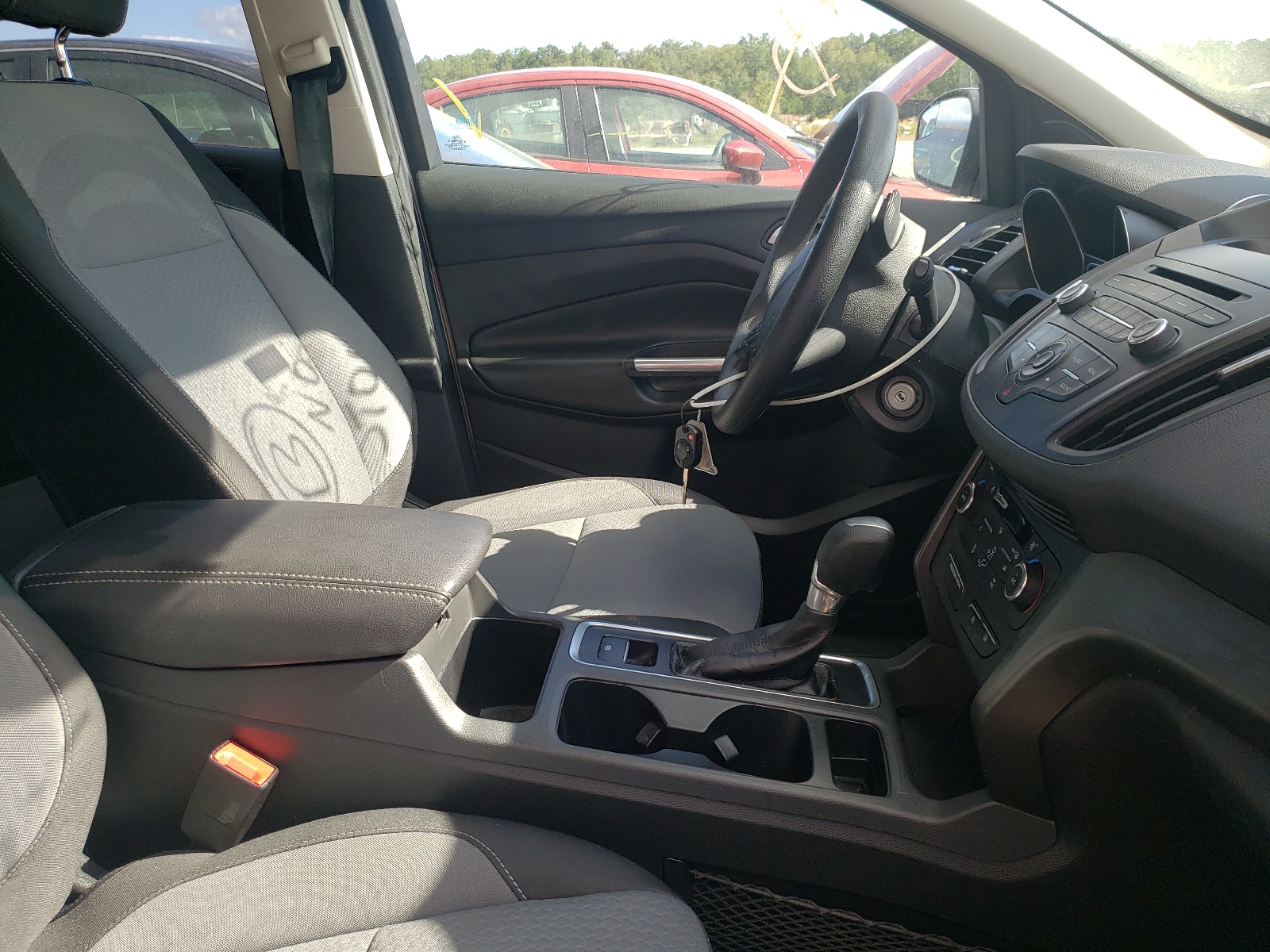 Photo 5 from auction – 2017 FORD ESCAPE SE with VIN 1FMCU0GD1HUE39802