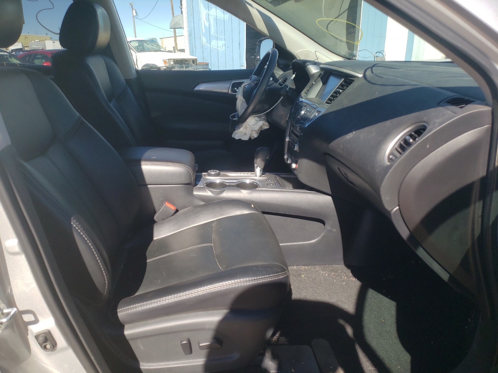 Photo 5 from auction – 2017 NISSAN PATHFINDER with VIN 5N1DR2MM8HC673981