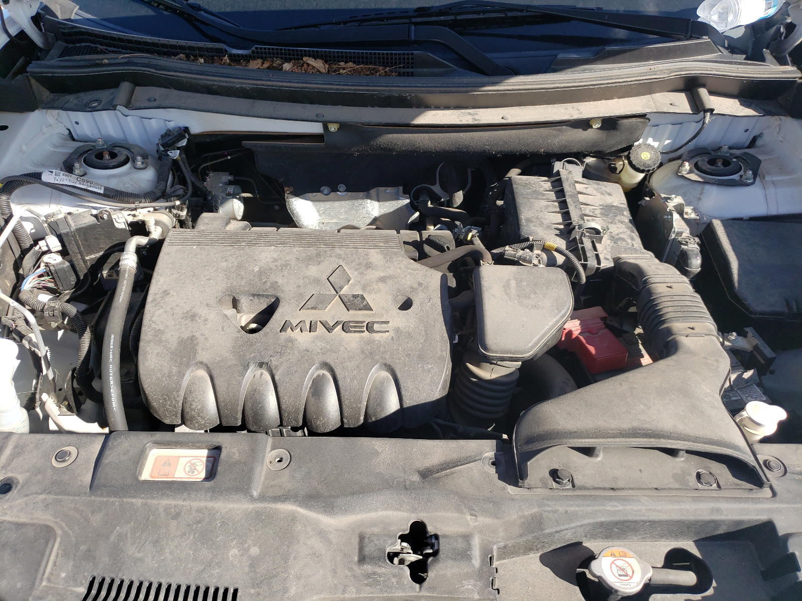 Photo 7 from auction – 2015 MITSUBISHI OUTLANDER with VIN JA4AD2A3XFZ011745
