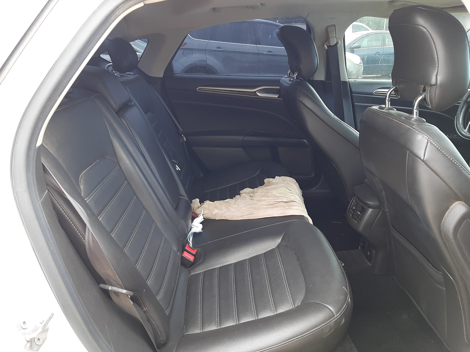 Photo 6 from auction – 2014 FORD FUSION SE with VIN 3FA6P0HD6ER225128