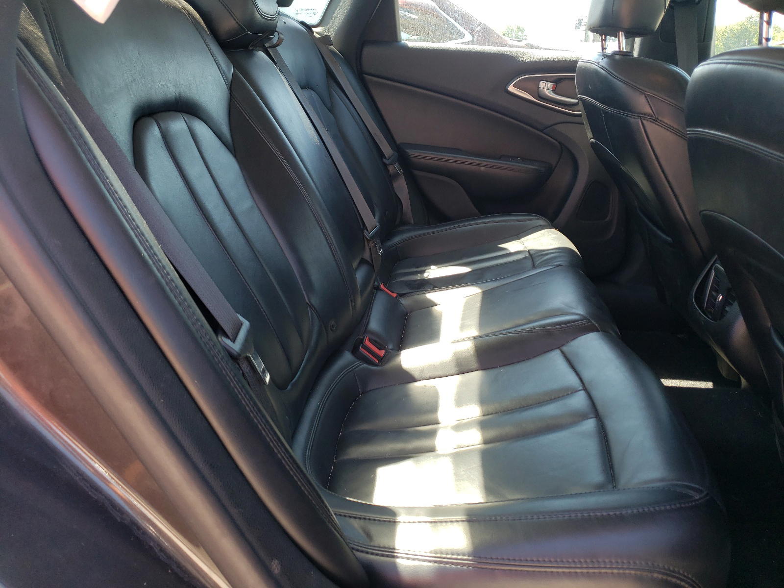 Photo 6 from auction – 2015 CHRYSLER 200 C with VIN 1C3CCCCB8FN667286