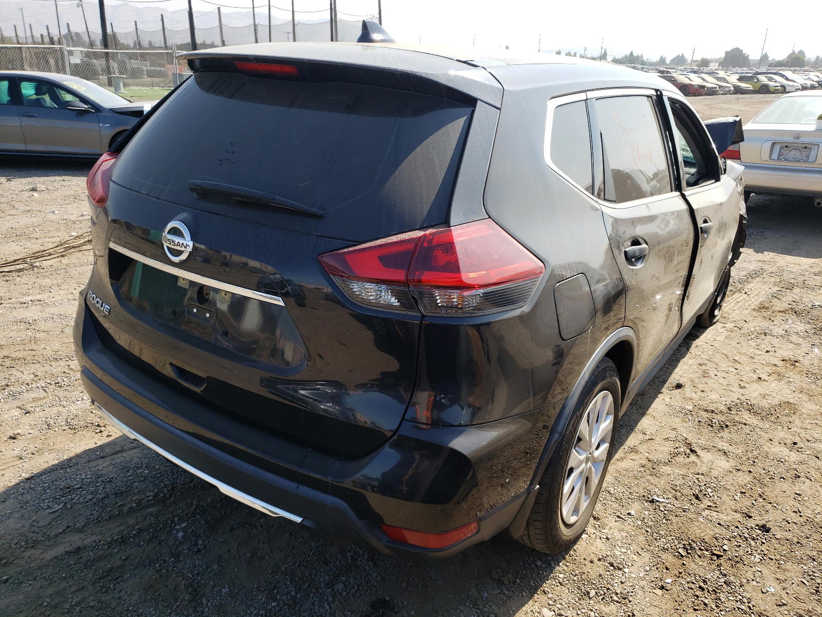 Photo 4 from auction – 2018 NISSAN ROGUE S with VIN KNMAT2MT7JP587348