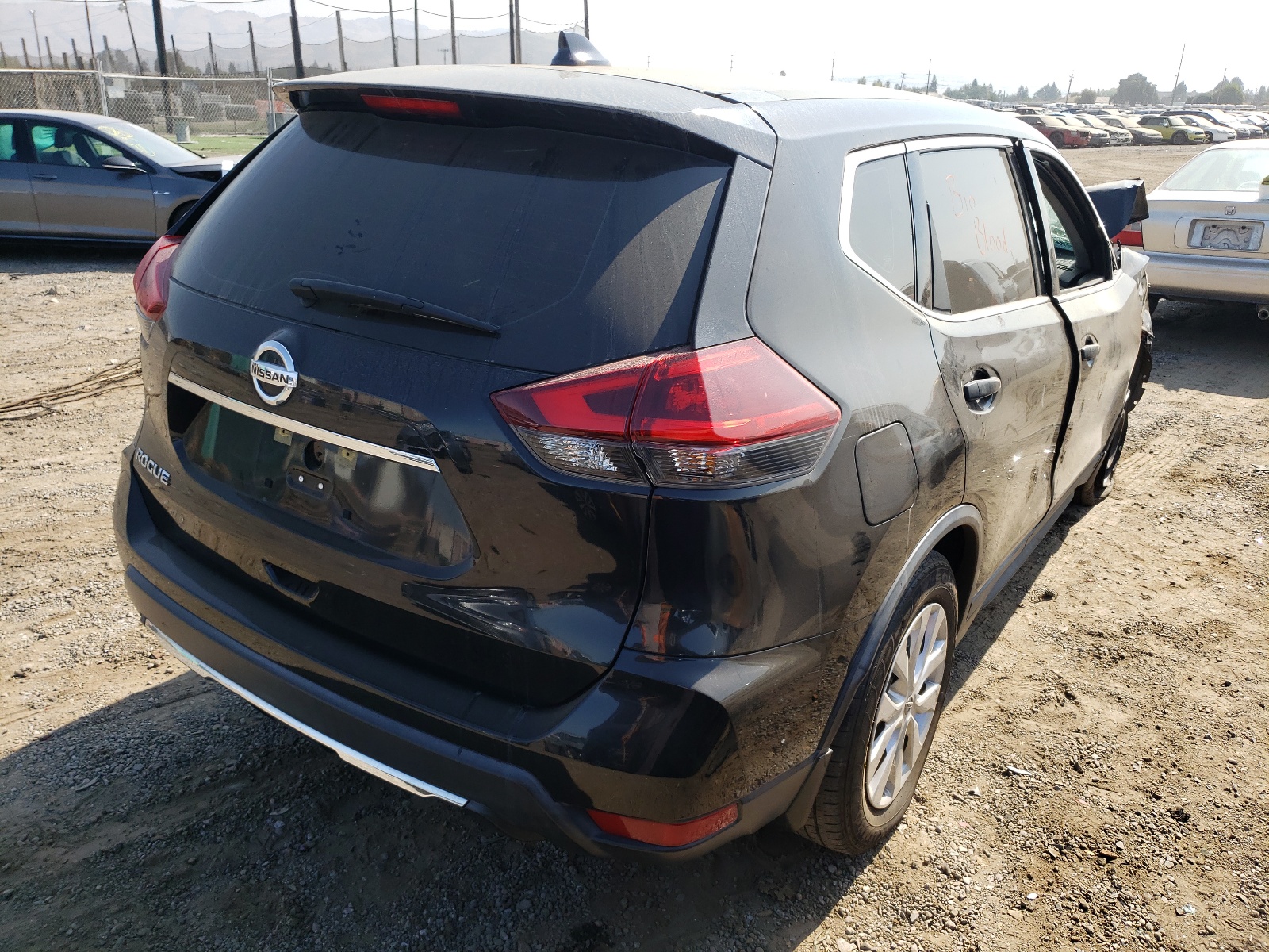 Фото 4 с аукциона – 2018 NISSAN ROGUE S с VIN KNMAT2MT7JP587348