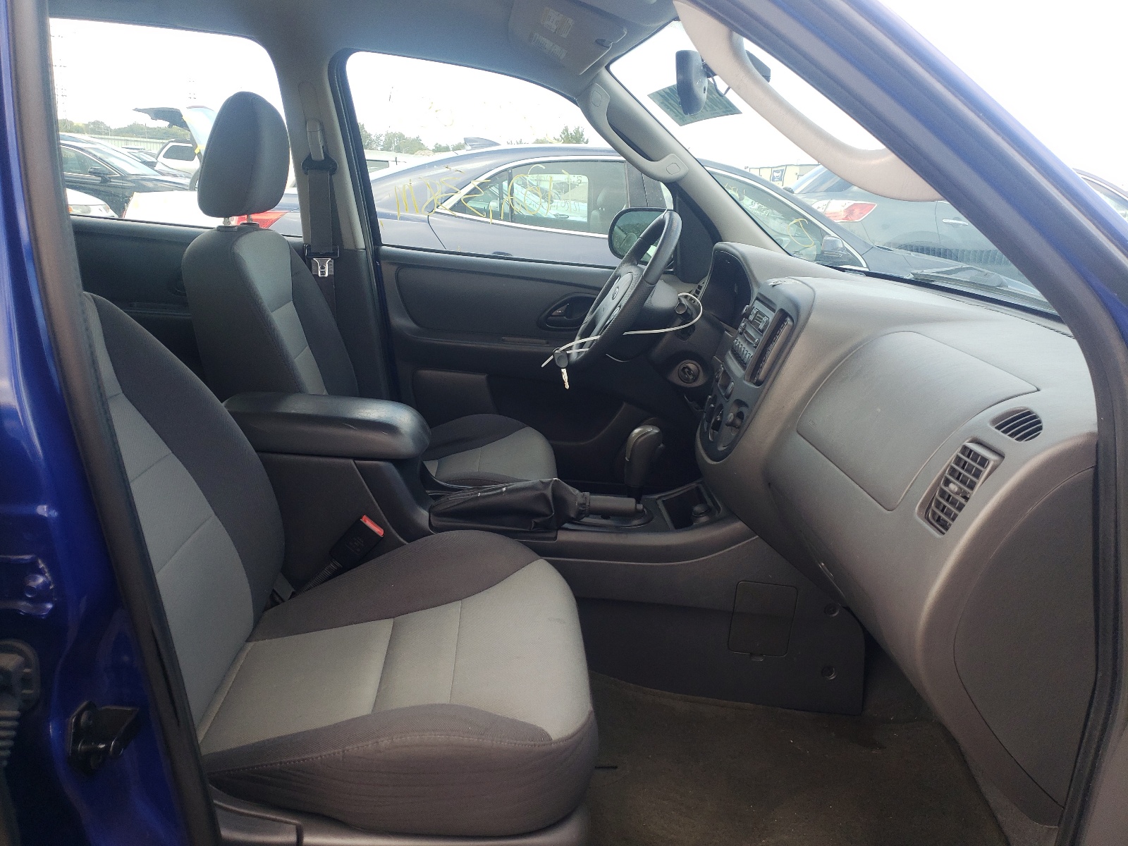 Photo 5 from auction – 2005 FORD ESCAPE XLS with VIN 1FMYU92Z55KA36345