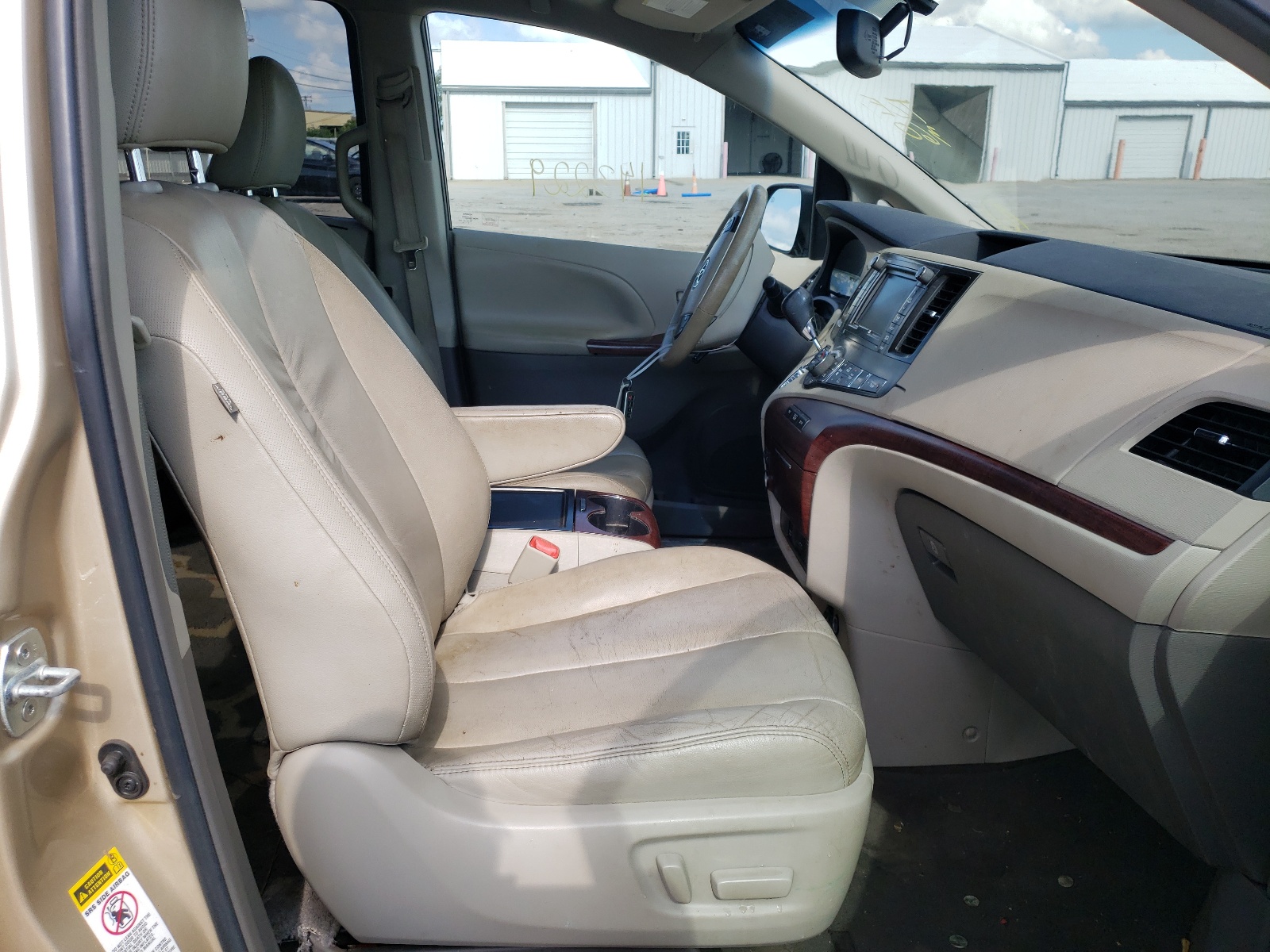 Photo 5 from auction – 2012 TOYOTA SIENNA XLE with VIN 5TDYK3DC7CS203729