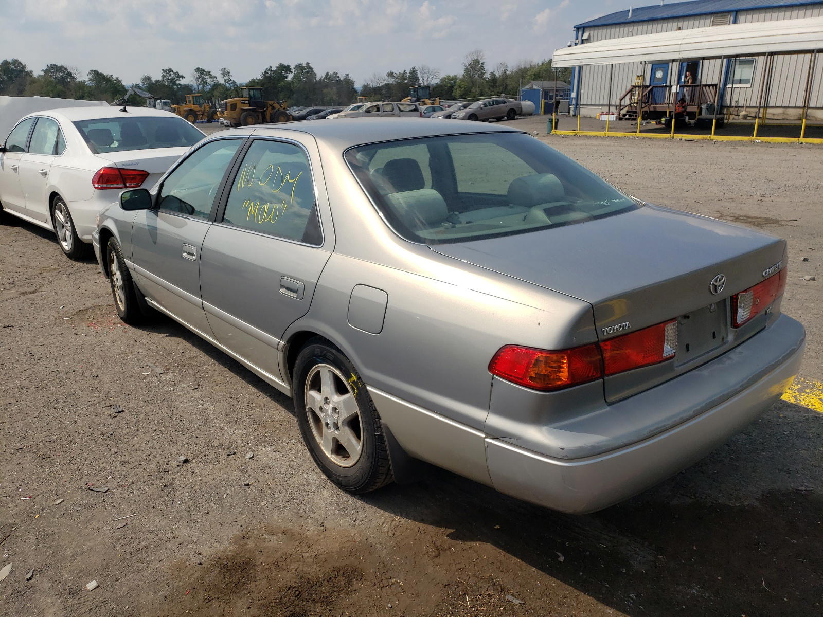 Photo 3 from auction – 2001 TOYOTA CAMRY CE with VIN JT2BF22K110297436