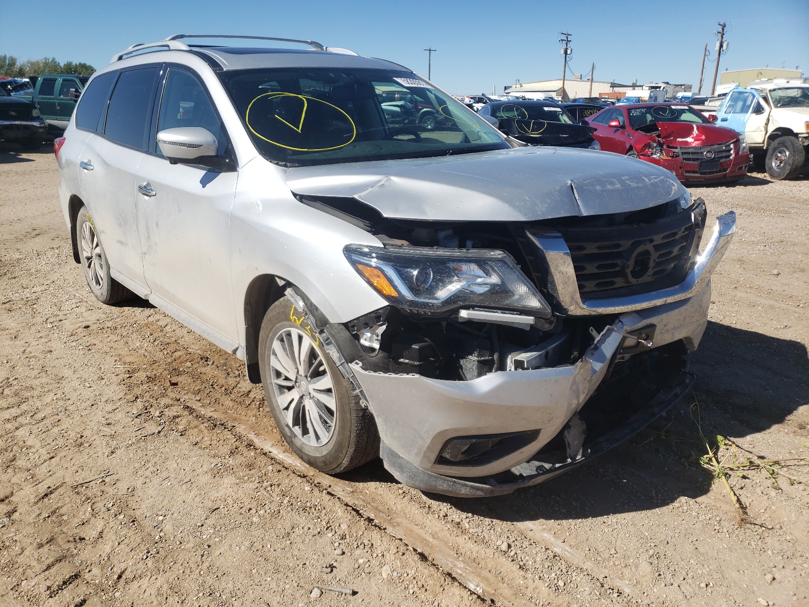 NISSAN PATHFINDER 2017 with VIN 5N1DR2MM8HC673981 - Photo from auction