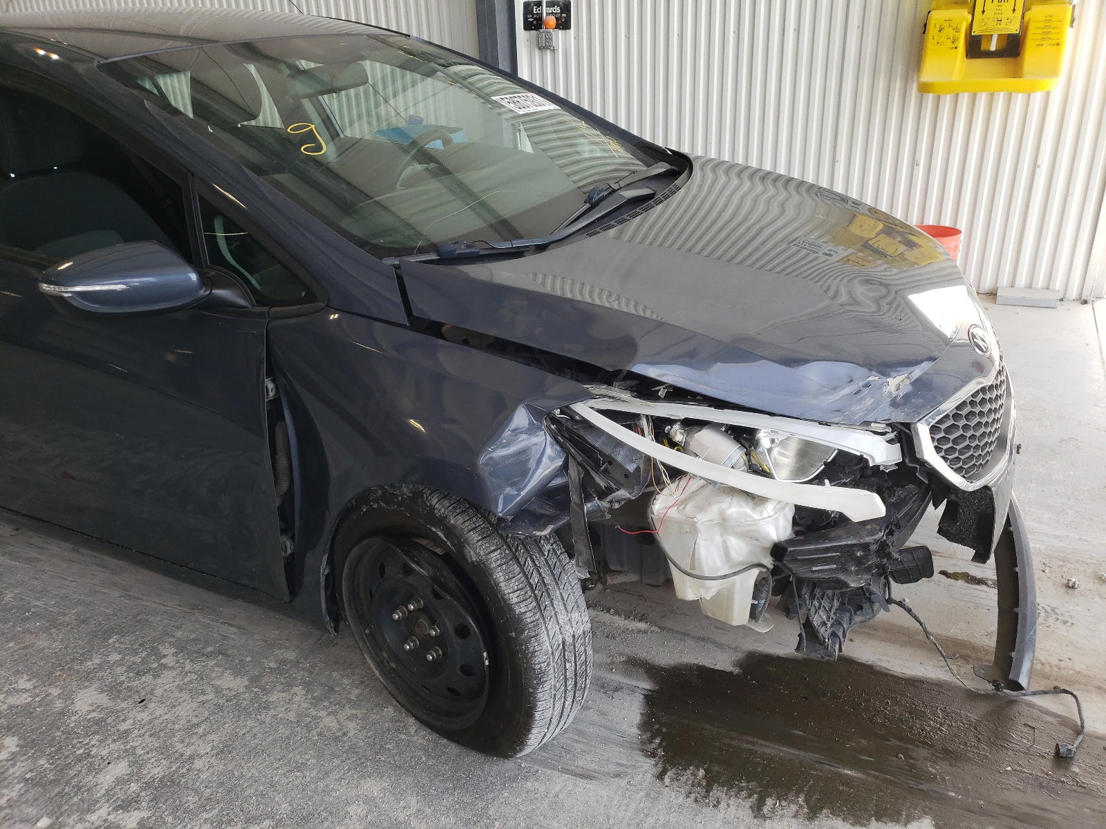 Photo 9 from auction – 2015 KIA FORTE LX with VIN KNAFX4A60F5332920