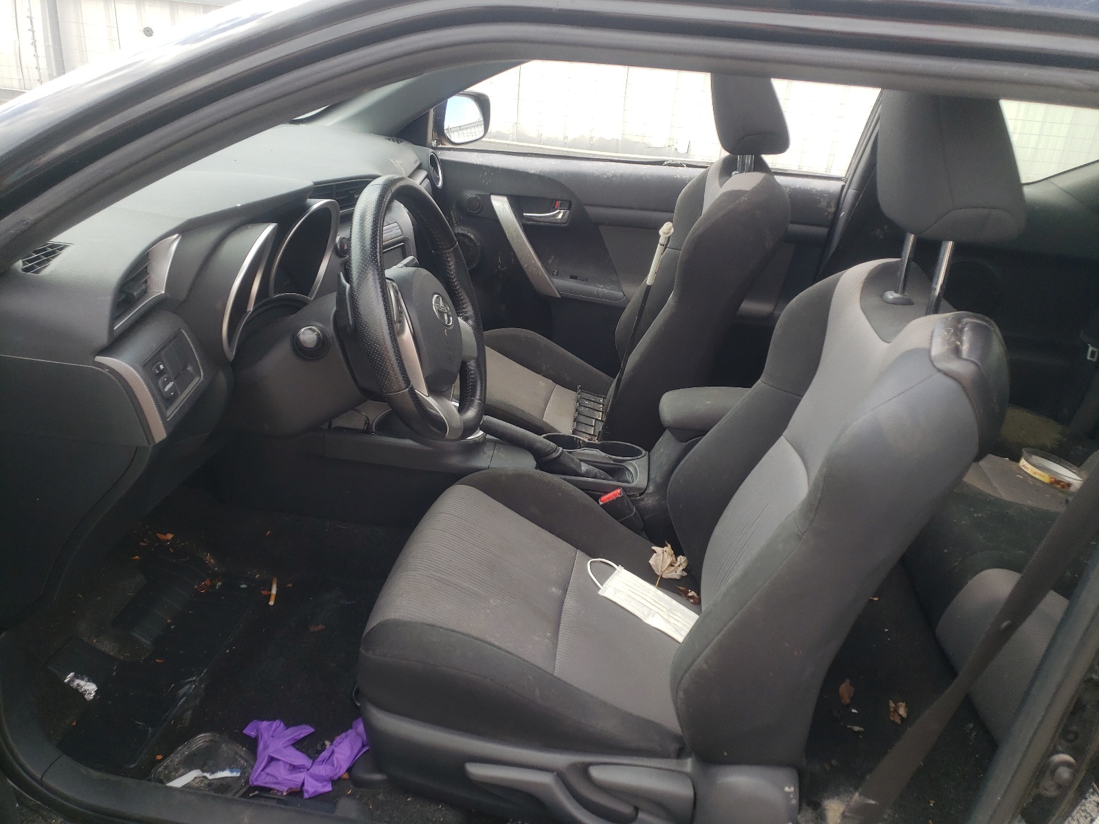 Photo 5 from auction – 2016 TOYOTA SCION TC with VIN JTKJF5C78GJ021507