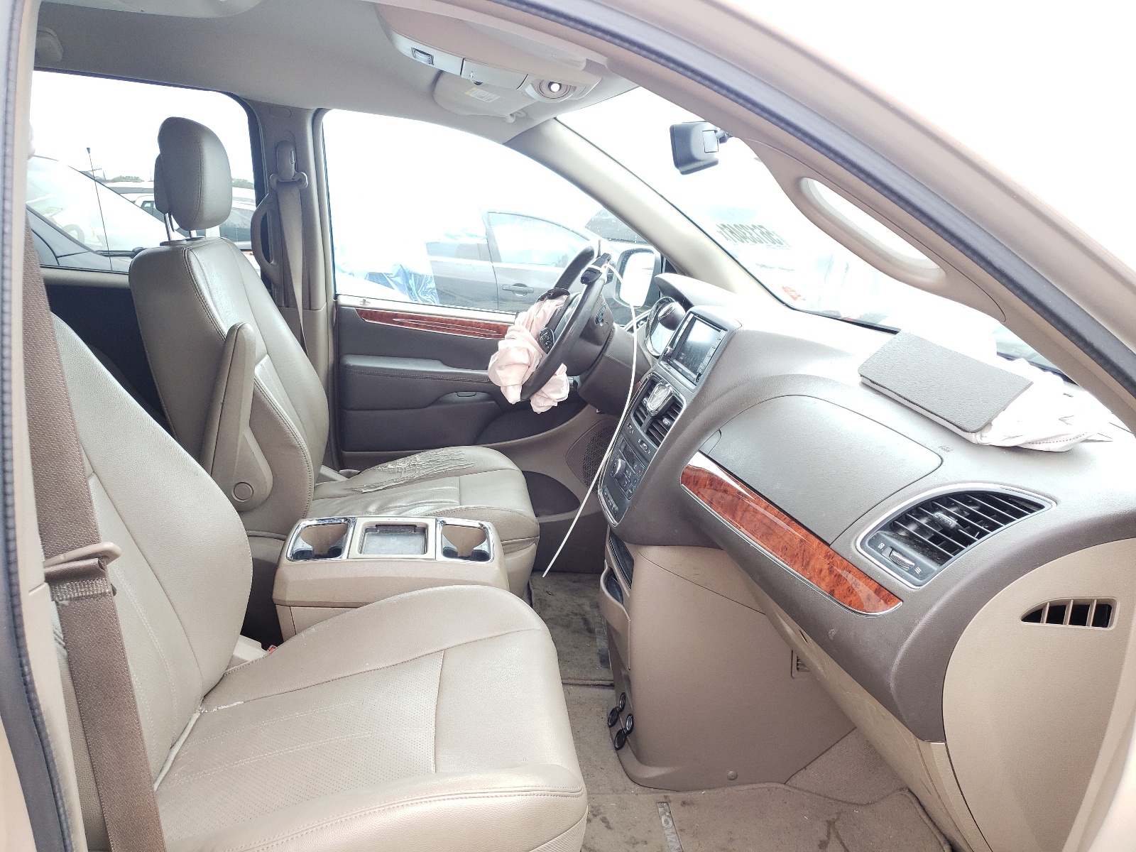 Photo 5 from auction – 2012 CHRYSLER TOWN & COU with VIN 2C4RC1BG3CR345581