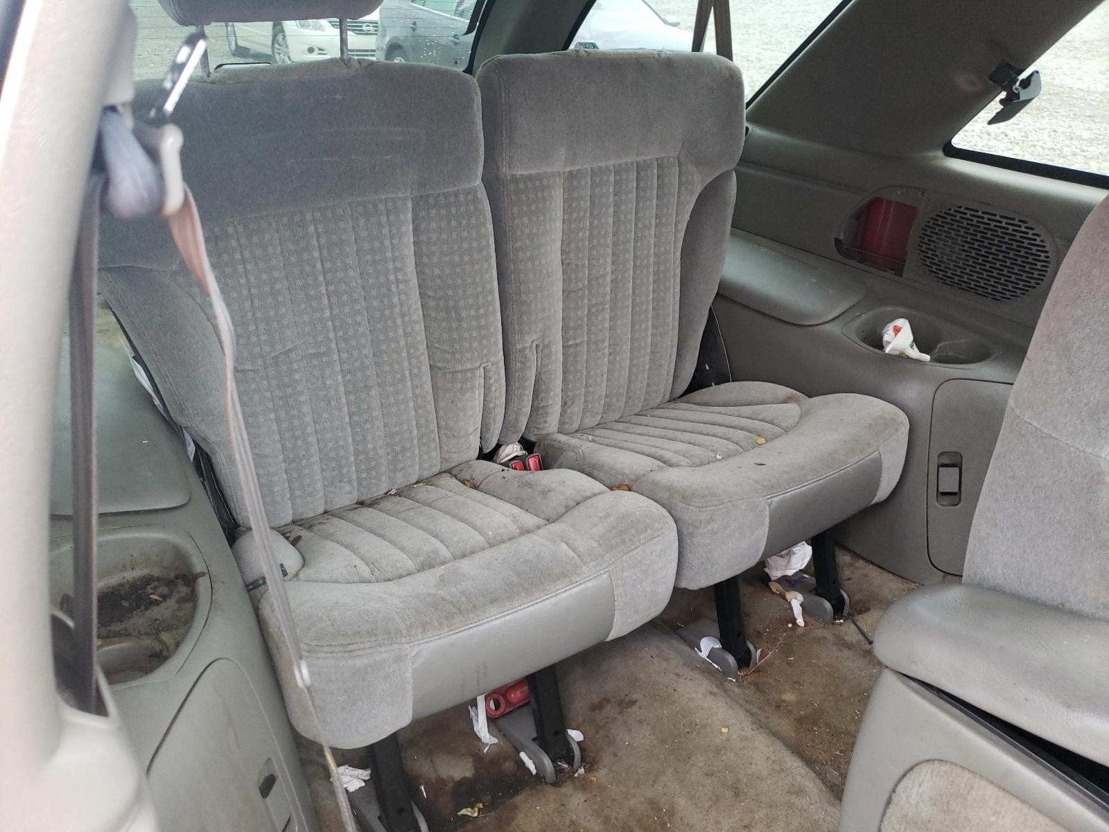 Photo 6 from auction – 2000 CHEVROLET BLAZER with VIN 1GNCS18W4YK300279