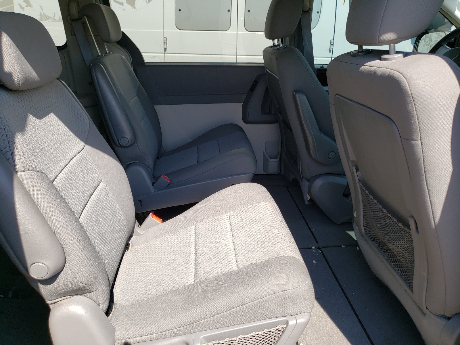 Photo 6 from auction – 2010 CHRYSLER TOWN & COU with VIN 2A4RR5D19AR176303