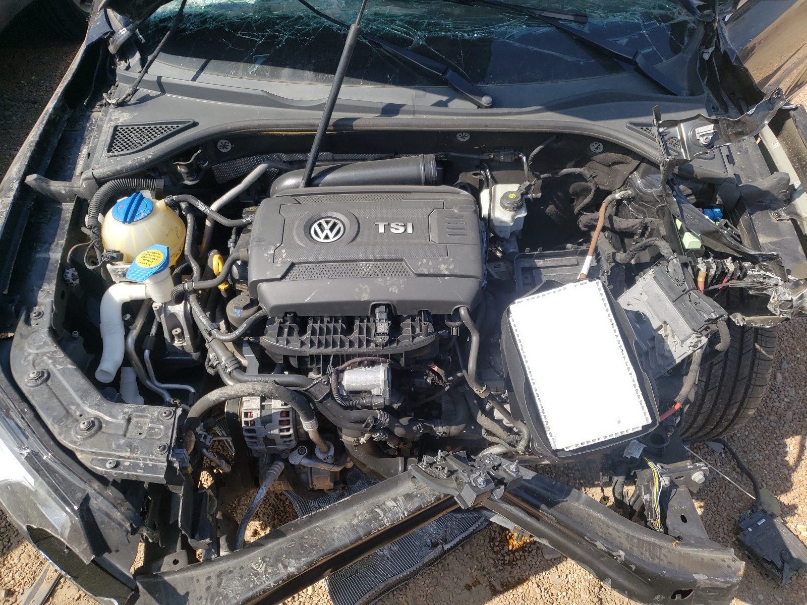 Photo 7 from auction – 2015 VOLKSWAGEN PASSAT SEL with VIN 1VWCT7A38FC035394