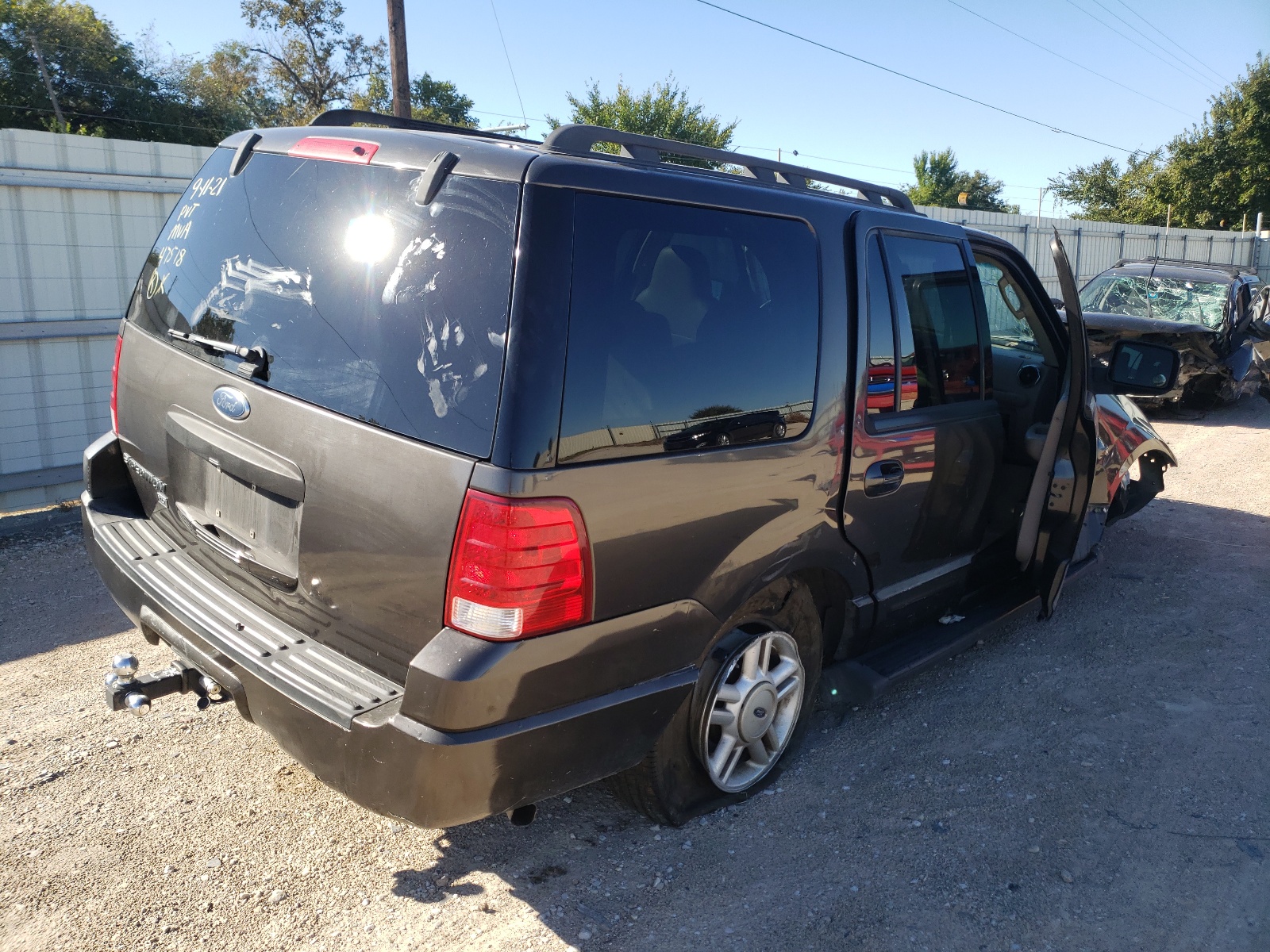 Фото 4 с аукциона – 2005 FORD EXPEDITION с VIN 1FMPU15585LA53673