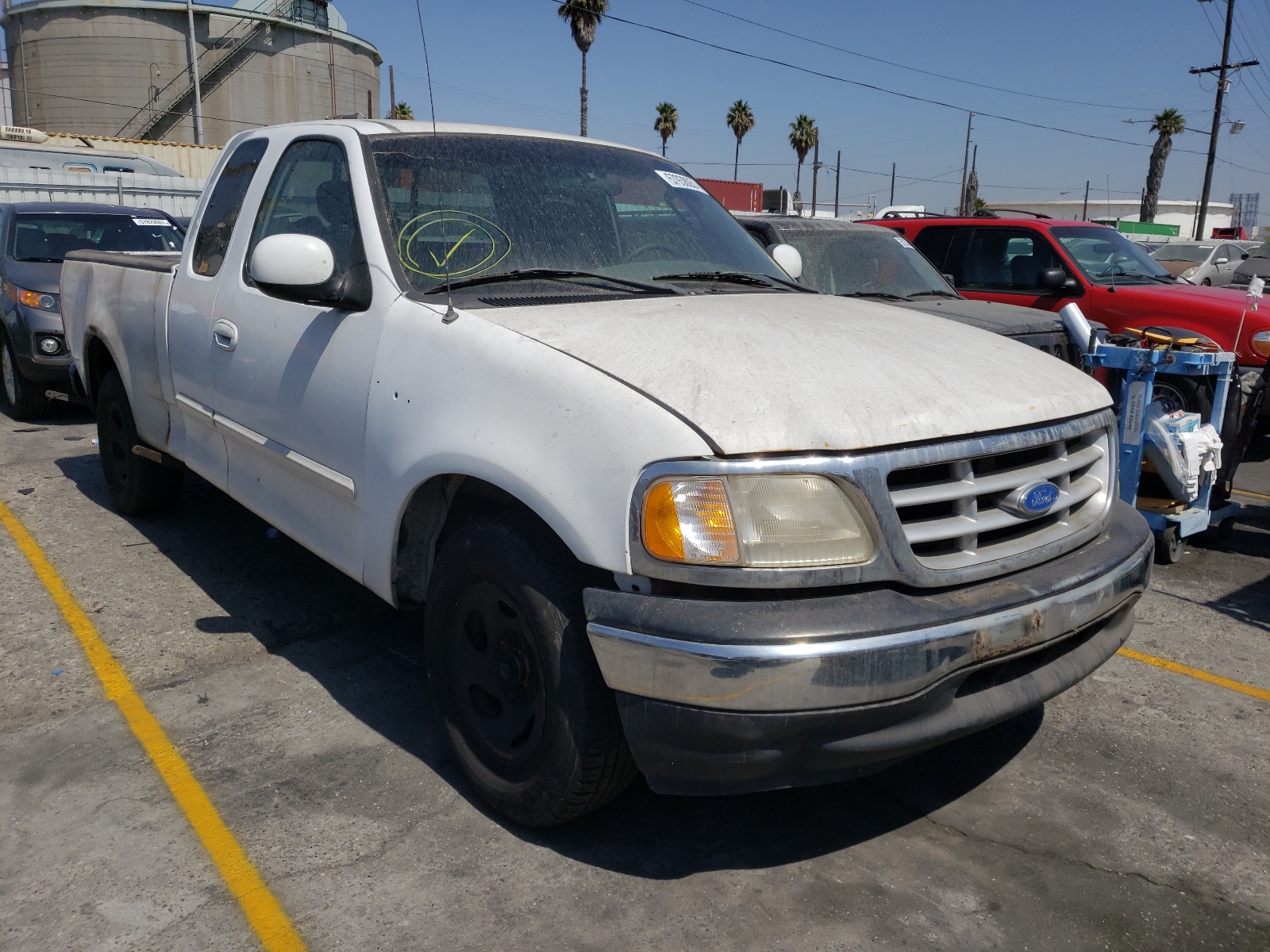 FORD F150 2002 مع رقم تعريف المركبة 1FTRX17W72KC52435 - صورة من المزاد