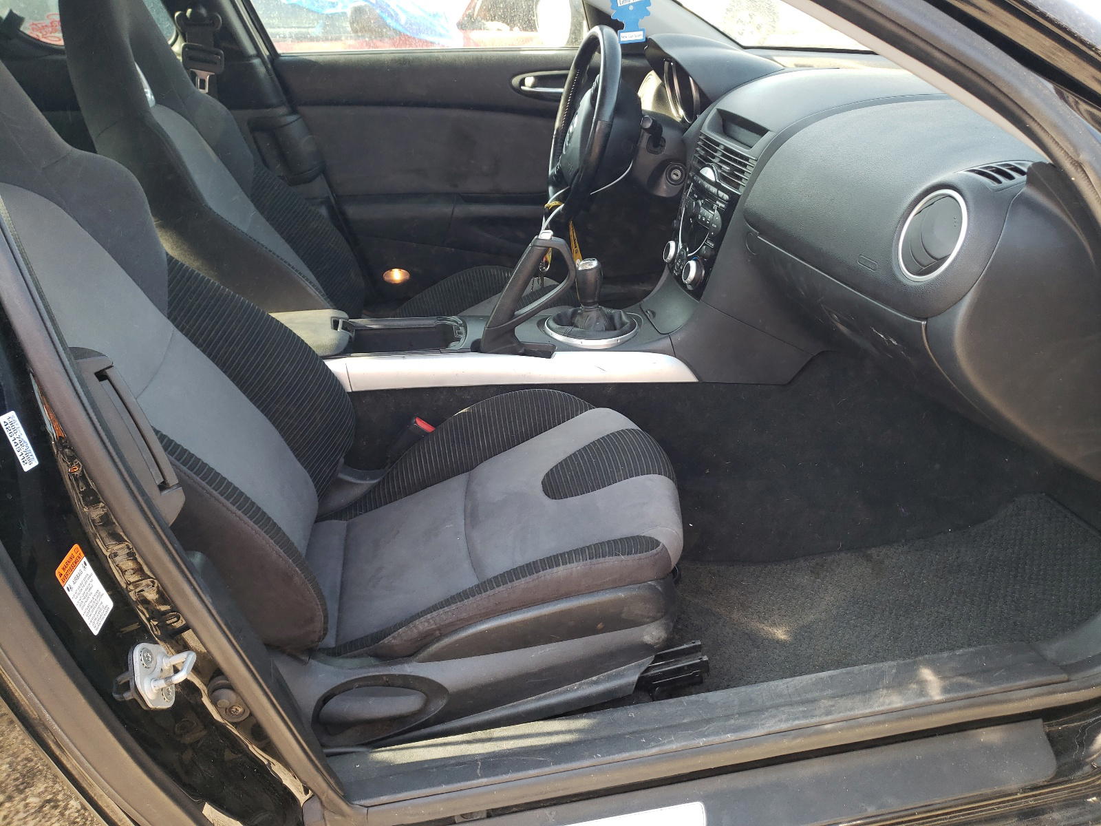 Photo 5 from auction – 2004 MAZDA RX8 with VIN JM1FE173140120428