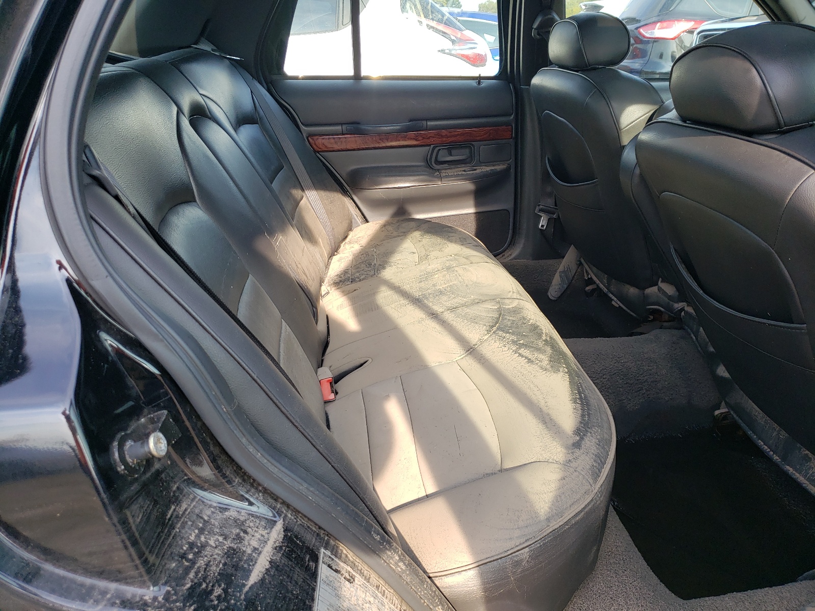 Photo 6 from auction – 2001 MERCURY GRAND MARQ with VIN 2MEFM74W31X700280