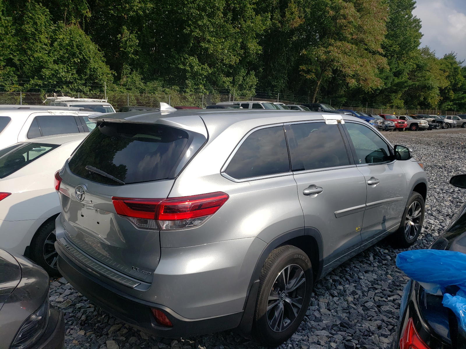 Photo 4 from auction – 2018 TOYOTA HIGHLANDER with VIN 5TDBZRFH9JS809611
