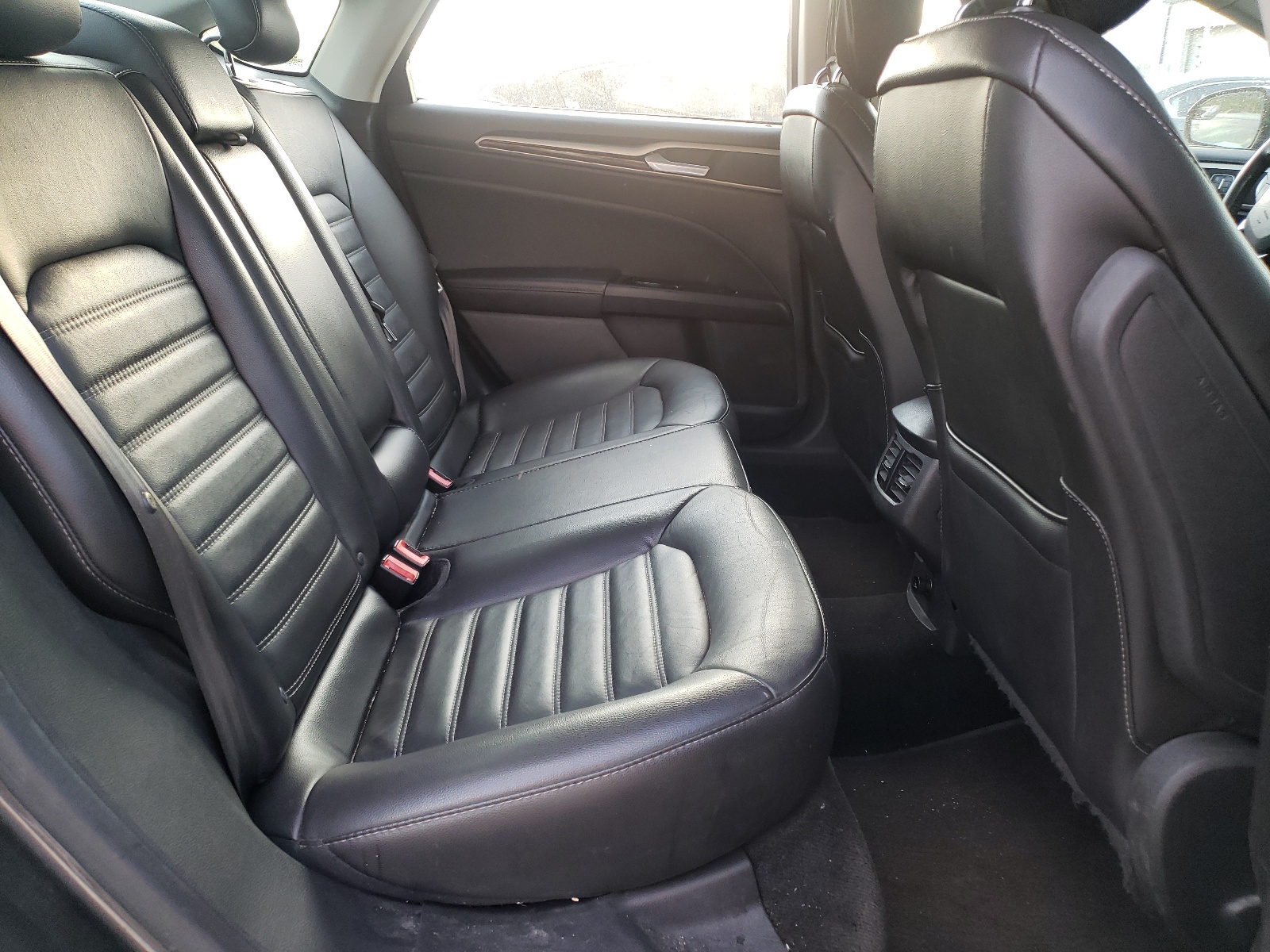 Photo 6 from auction – 2015 FORD FUSION SE with VIN 3FA6P0LU7FR118503