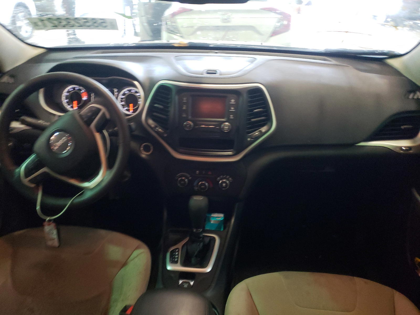Photo 9 from auction – 2018 JEEP CHEROKEE L with VIN 1C4PJLCB5JD604969
