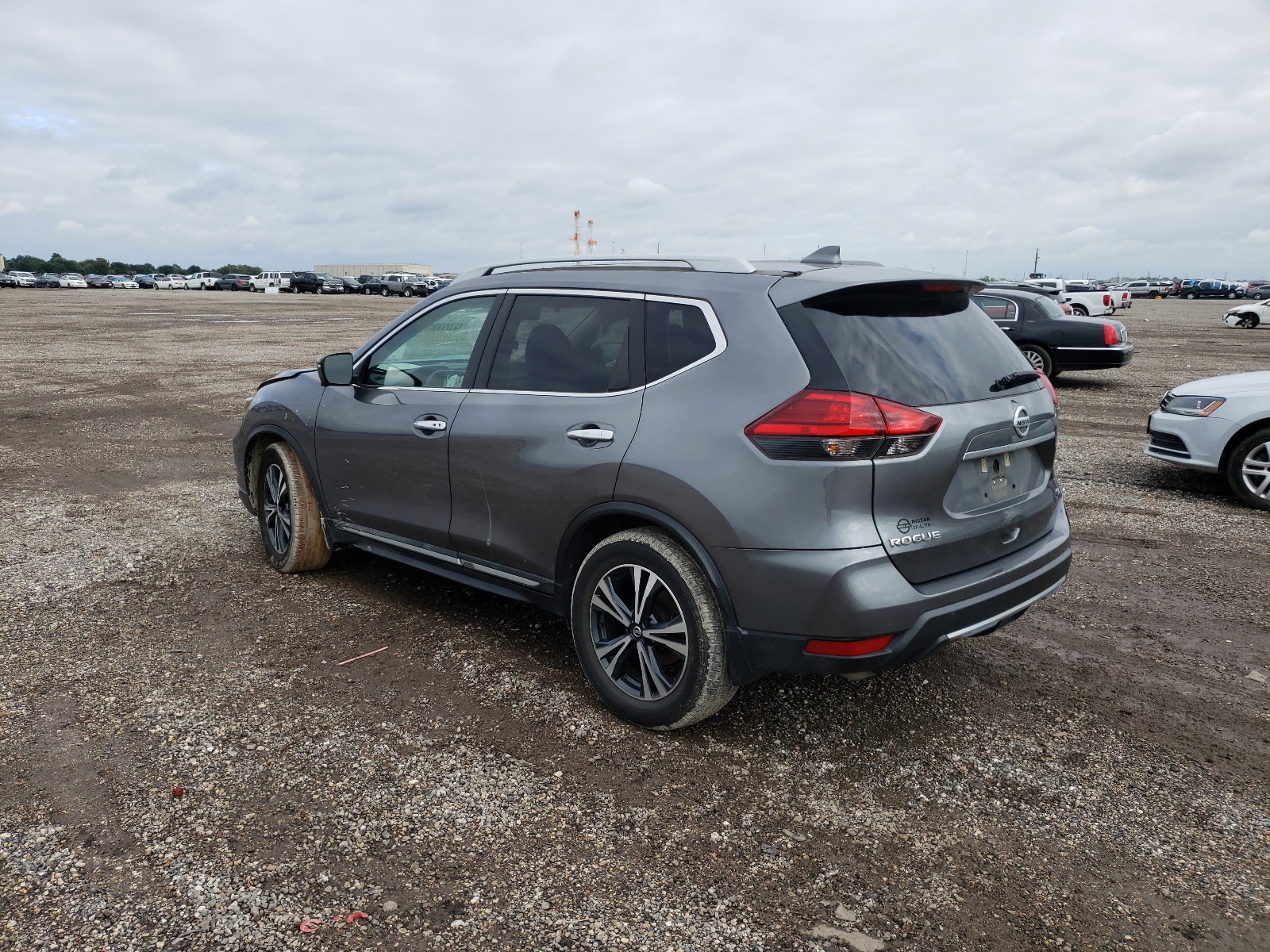 Photo 3 from auction – 2017 NISSAN ROGUE S with VIN 5N1AT2MTXHC823729