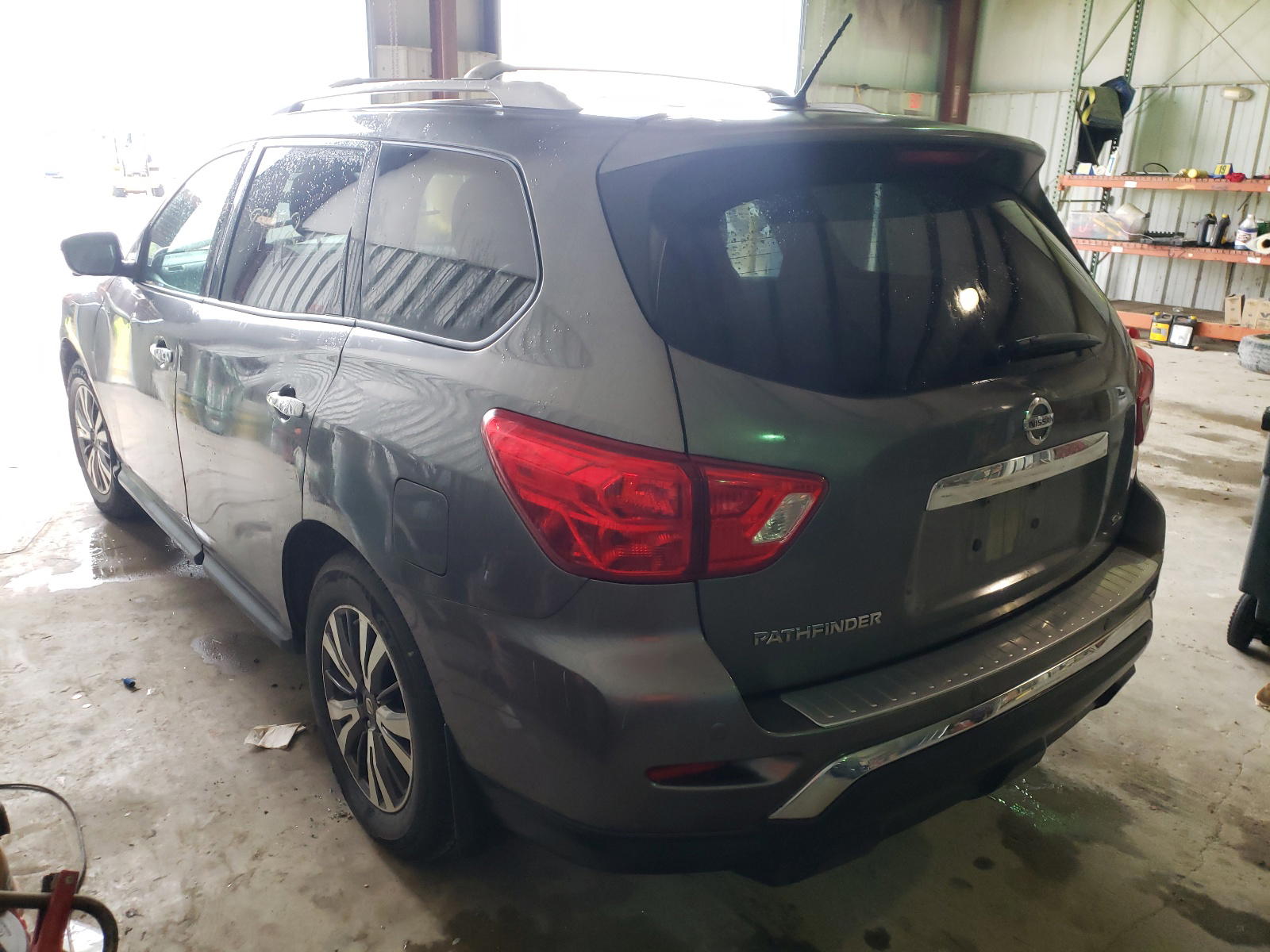 Photo 3 from auction – 2017 NISSAN PATHFINDER with VIN 5N1DR2MN9HC657930