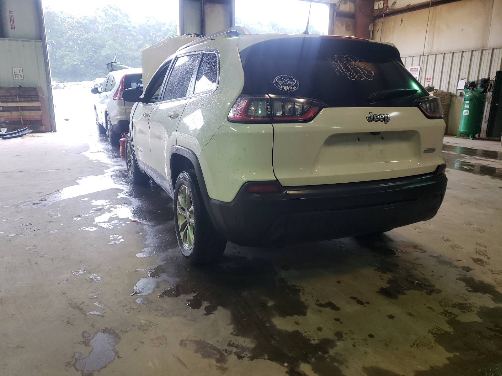 Photo 3 from auction – 2019 JEEP CHEROKEE L with VIN 1C4PJLCB4KD296890