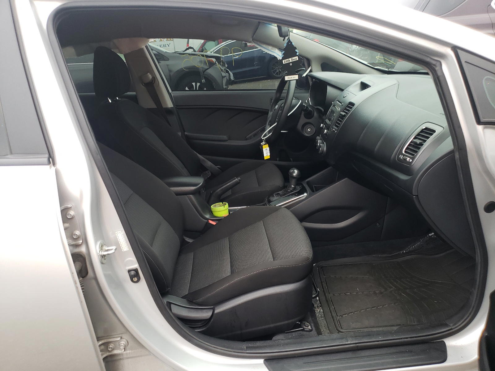 Photo 5 from auction – 2017 KIA FORTE LX with VIN 3KPFK4A75HE020058