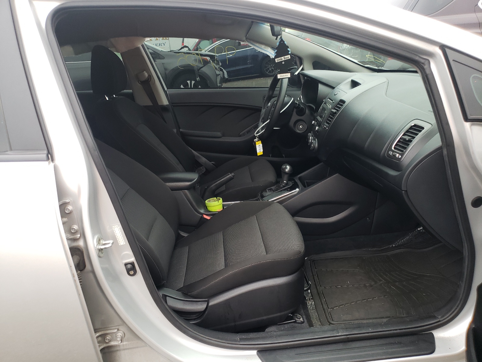Zdjęcie 5 z aukcji – 2017 KIA FORTE LX z VIN 3KPFK4A75HE020058