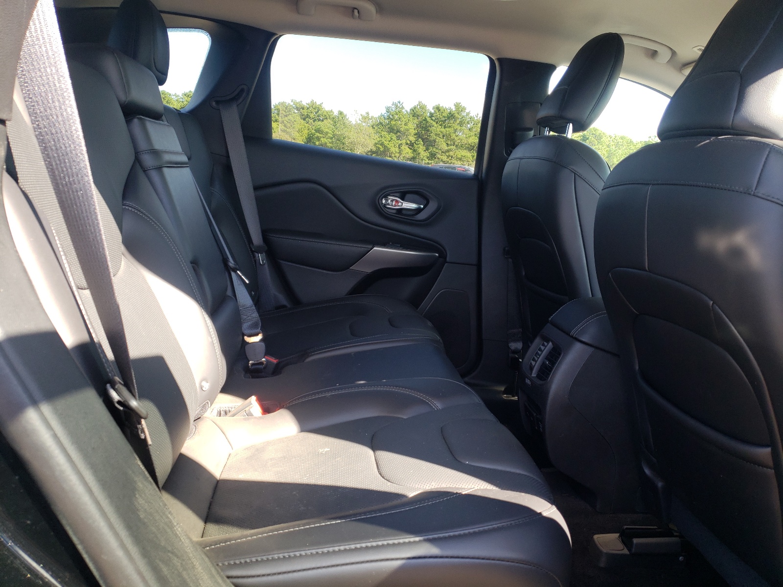 Photo 6 from auction – 2019 JEEP CHEROKEE L with VIN 1C4PJMDX0KD162376
