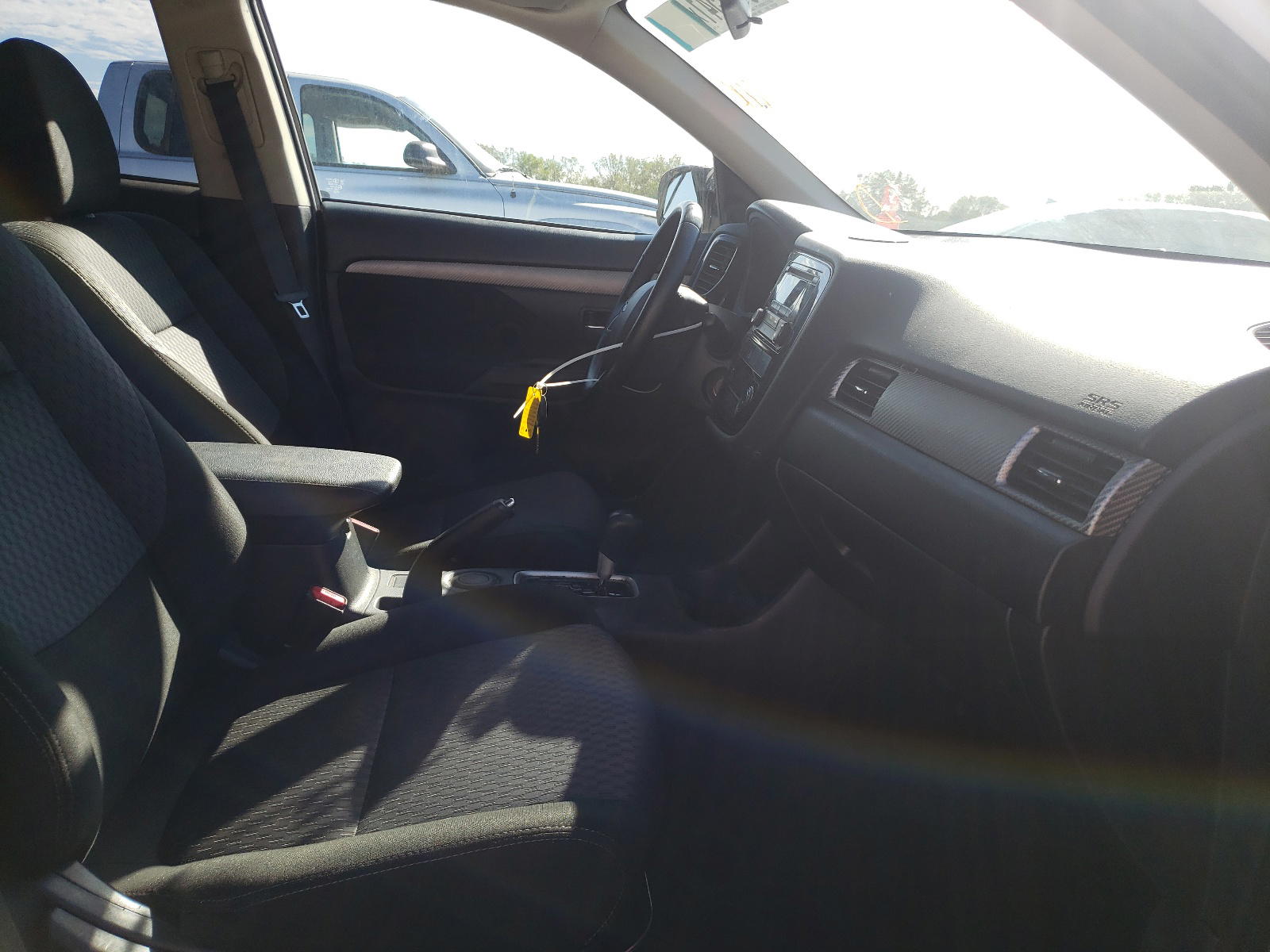 Photo 5 from auction – 2015 MITSUBISHI OUTLANDER with VIN JA4AD2A3XFZ011745