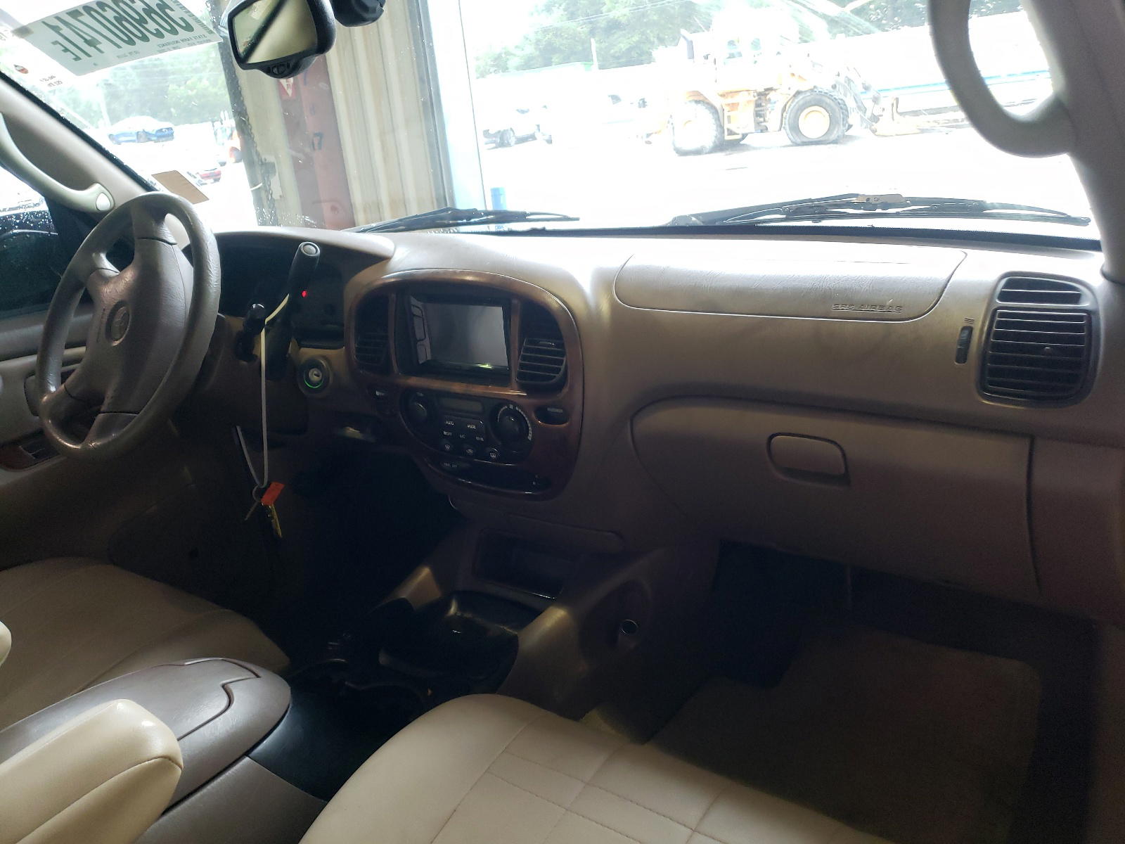 Photo 9 from auction – 2001 TOYOTA SEQUOIA with VIN 5TDZT34A41S050286