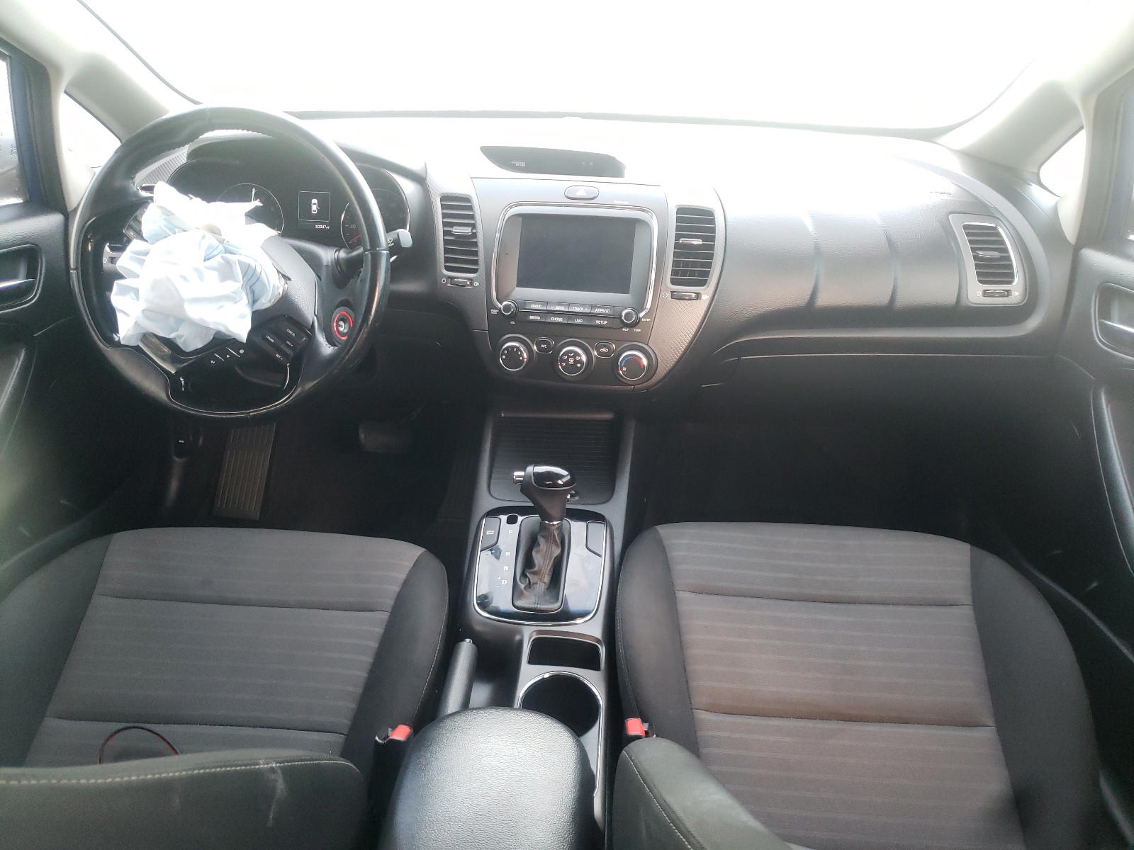 Photo 9 from auction – 2017 KIA FORTE LX with VIN 3KPFL4A73HE100634