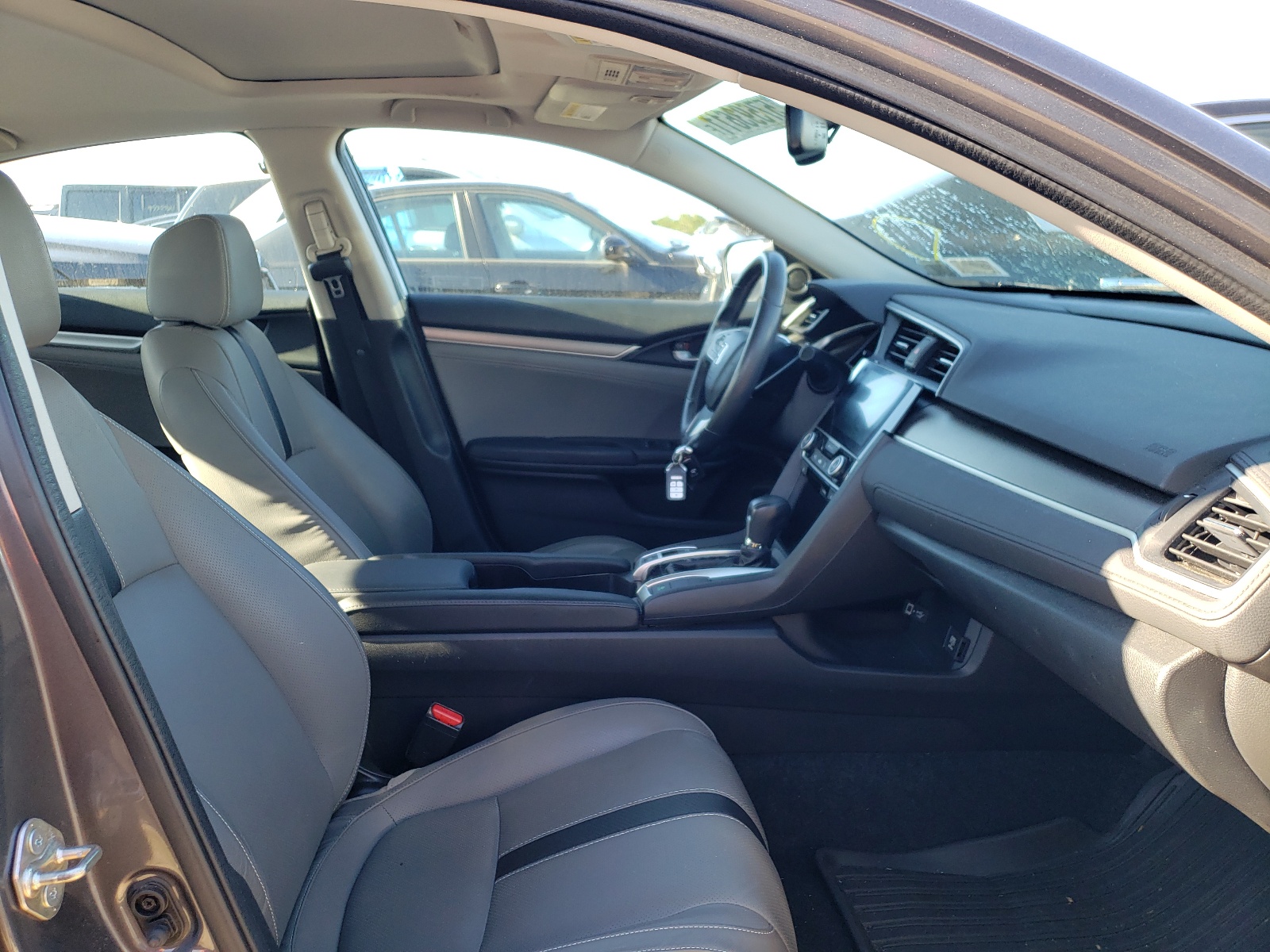 Photo 5 from auction – 2018 HONDA CIVIC EXL with VIN 2HGFC1F77JH644783