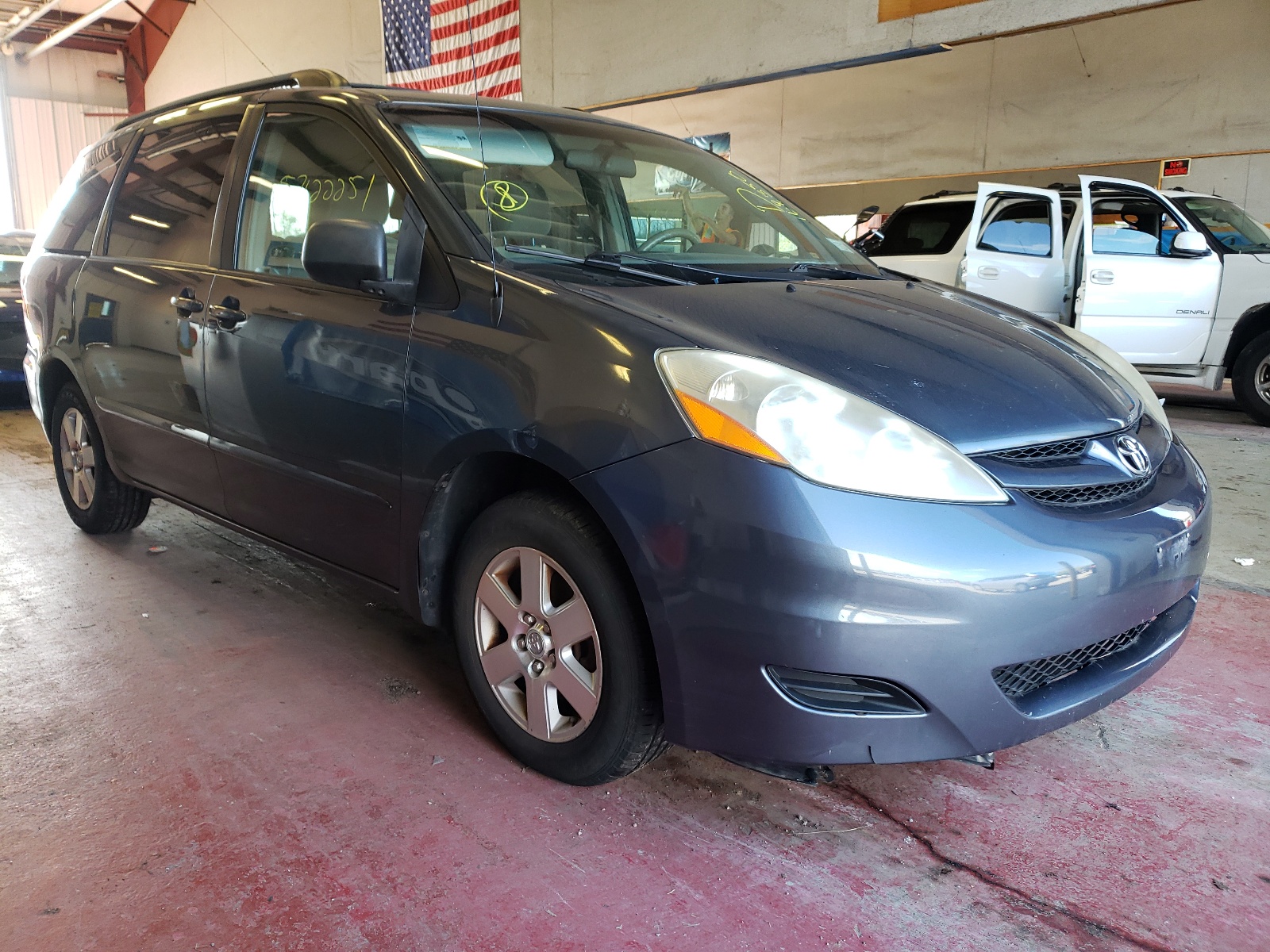TOYOTA SIENNA CE 2010 with VIN 5TDKK4CC9AS335790 - Photo from auction