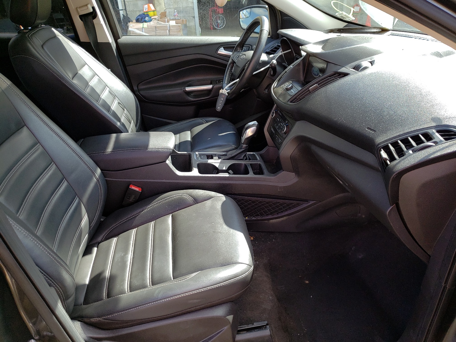 Photo 5 from auction – 2019 FORD ESCAPE SEL with VIN 1FMCU9HD6KUA57288