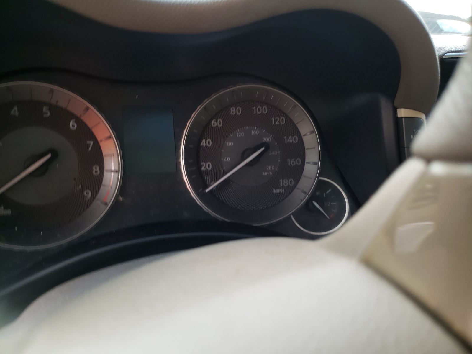 Photo 8 from auction – 2011 INFINITI M37 with VIN JN1BY1AP0BM320579