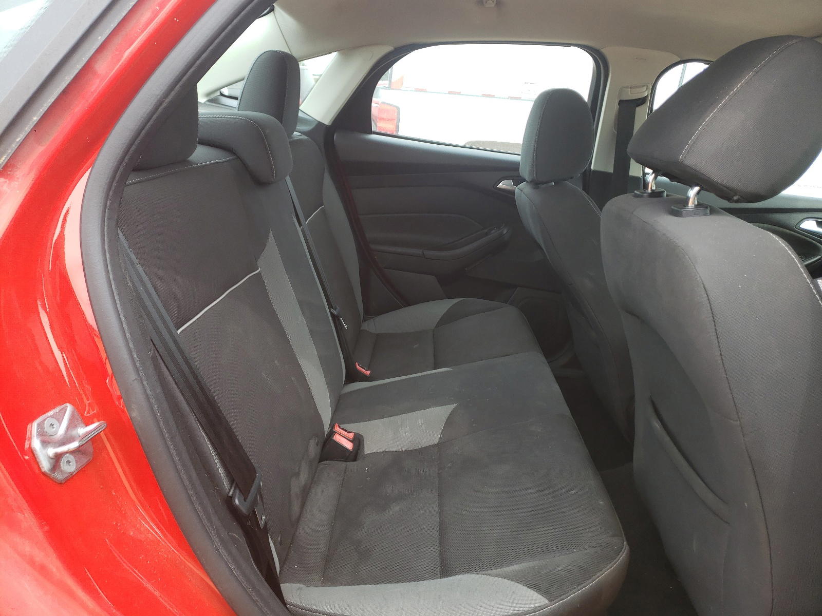 Photo 6 from auction – 2014 FORD FOCUS SE with VIN 1FADP3F24EL361637