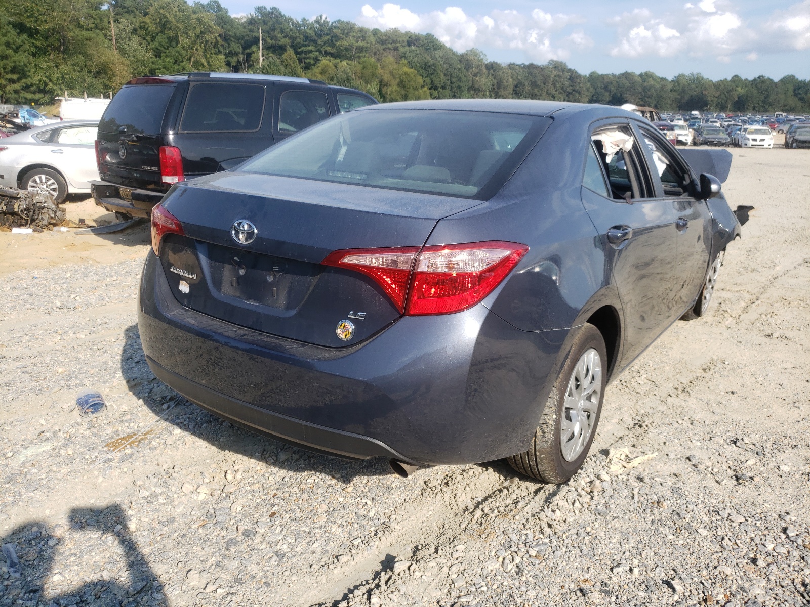 Photo 4 from auction – 2018 TOYOTA COROLLA L with VIN 5YFBURHE8JP804040