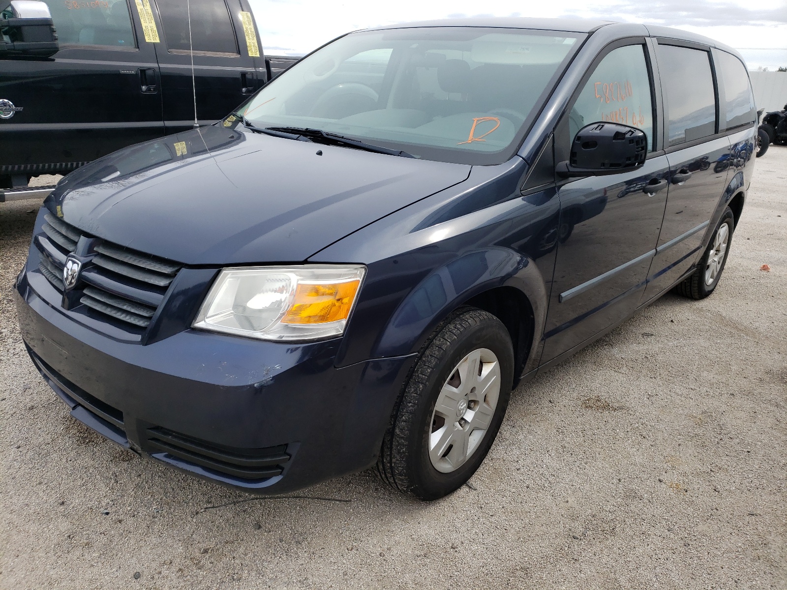 Photo 2 from auction – 2008 DODGE GRAND CARA with VIN 2D8HN44H68R695437