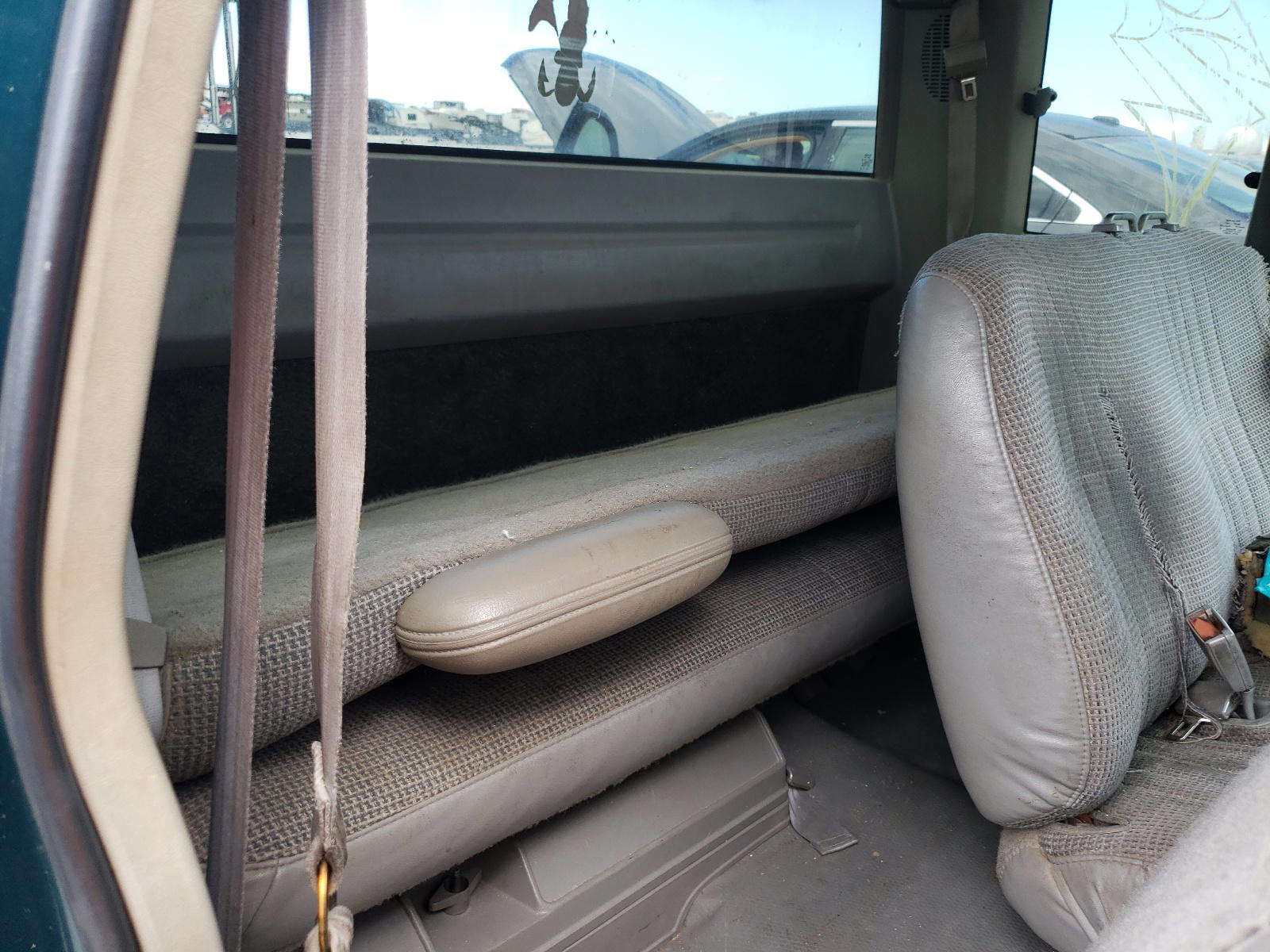 Photo 6 from auction – 1998 CHEVROLET GMT-400 C1 with VIN 1GCEC19R6WE186773