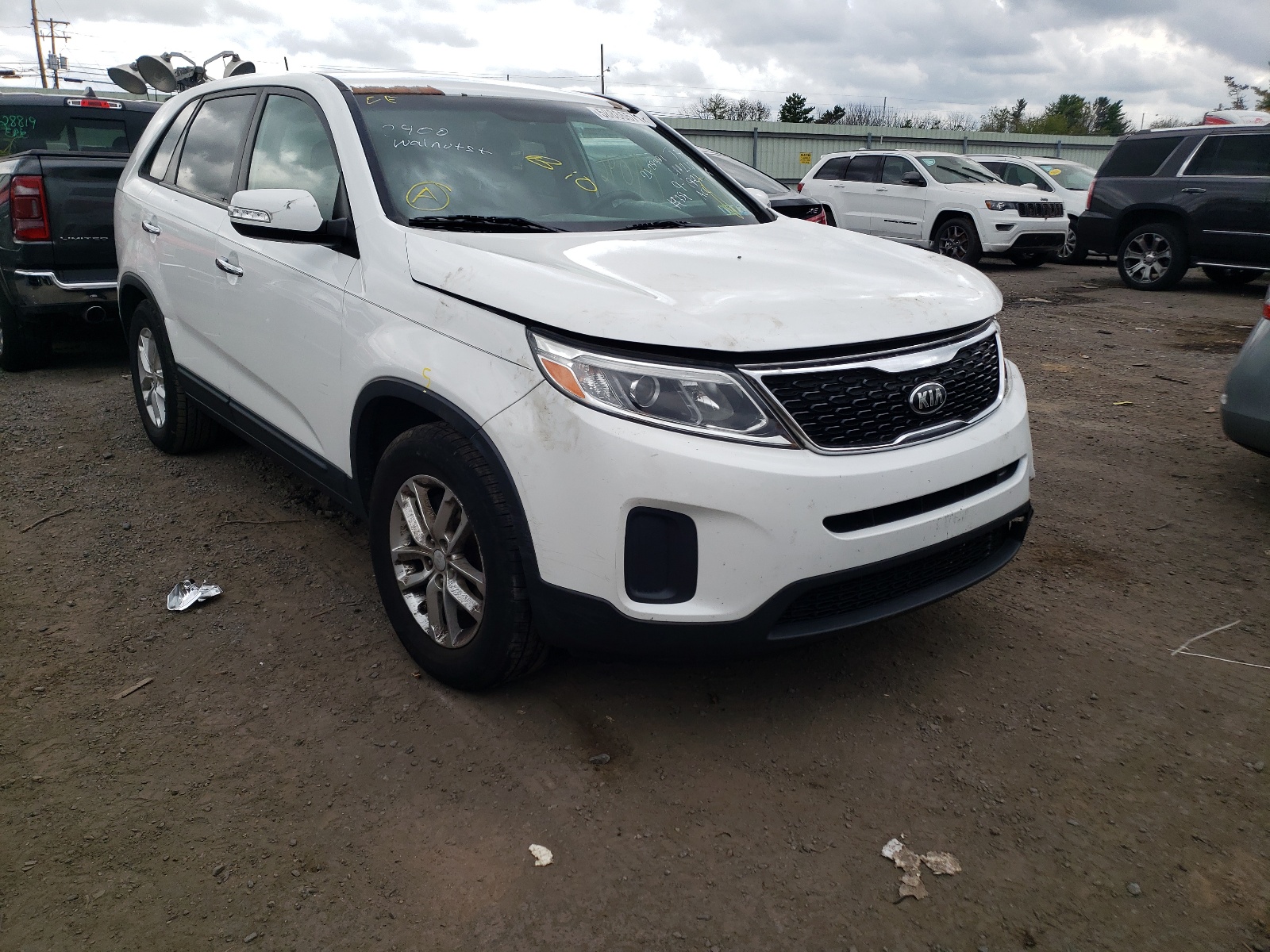 KIA SORENTO LX 2015 with VIN 5XYKT3A64FG660775 - Photo from auction