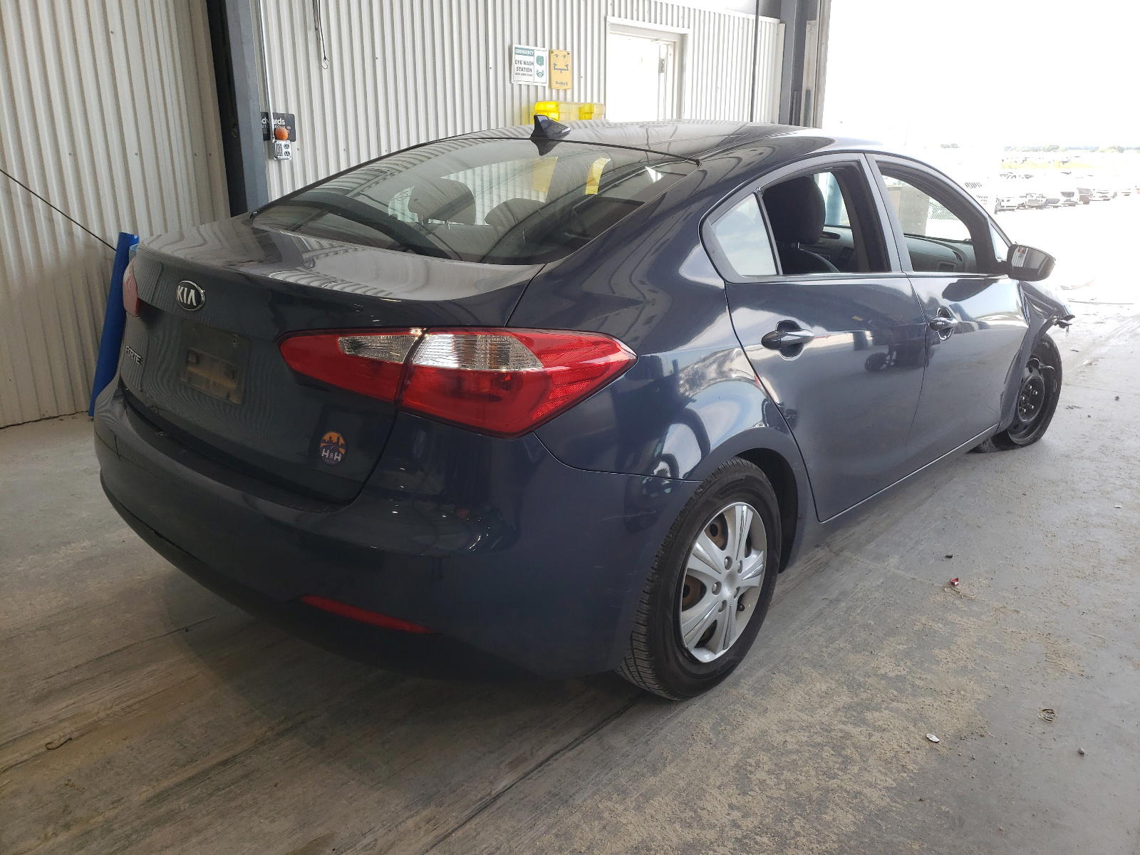 Photo 4 from auction – 2015 KIA FORTE LX with VIN KNAFX4A60F5332920