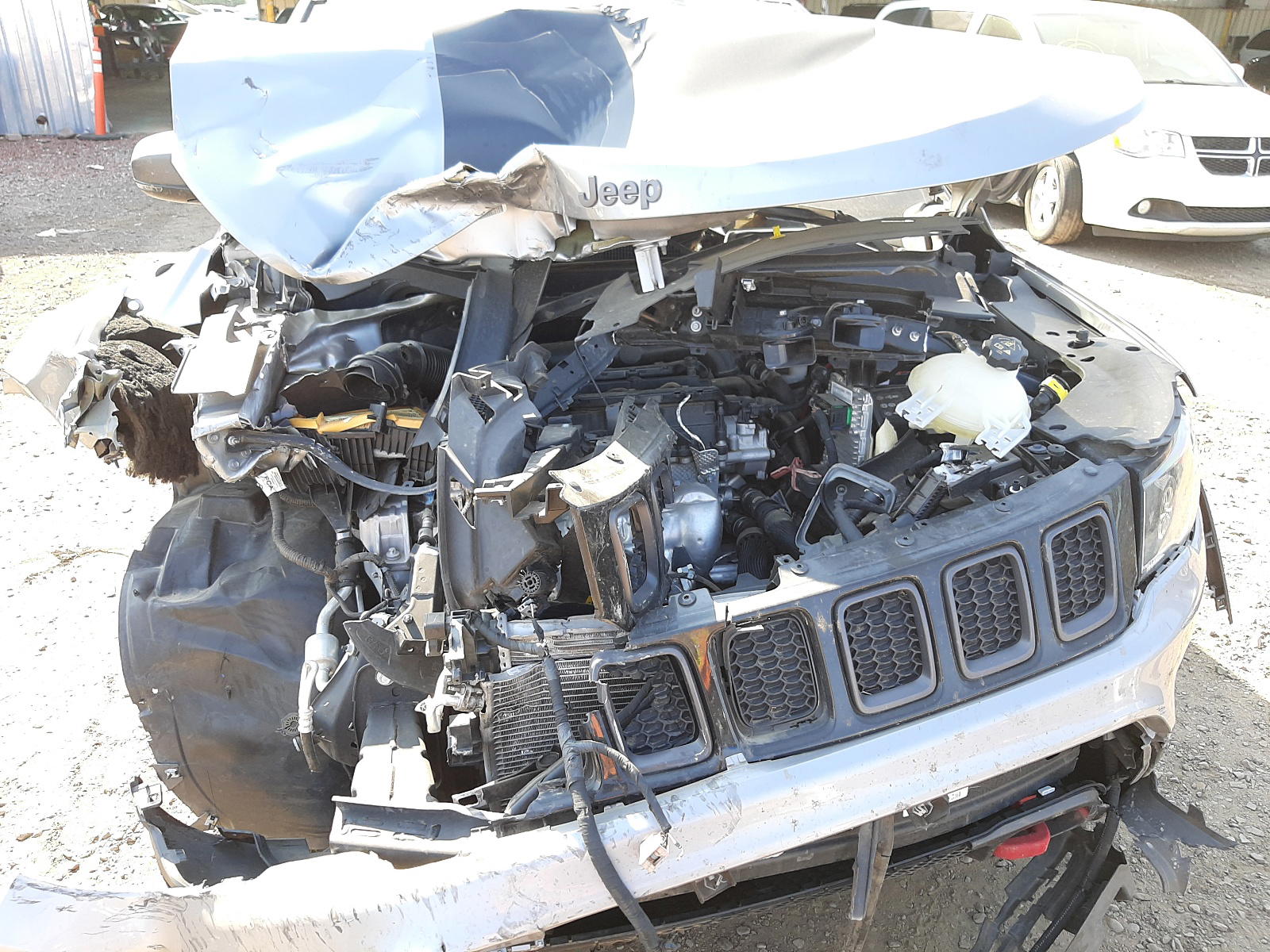 Photo 7 from auction – 2020 JEEP COMPASS TR with VIN 3C4NJDDB8LT163038
