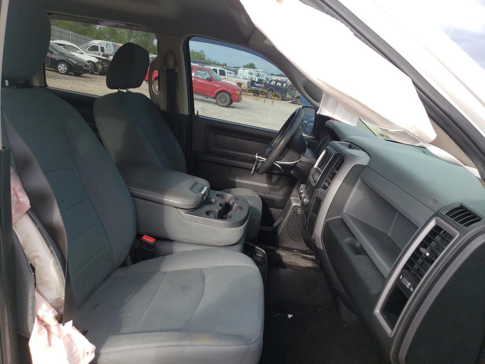 Photo 5 from auction – 2014 RAM 1500 ST with VIN 1C6RR7KT4ES462450