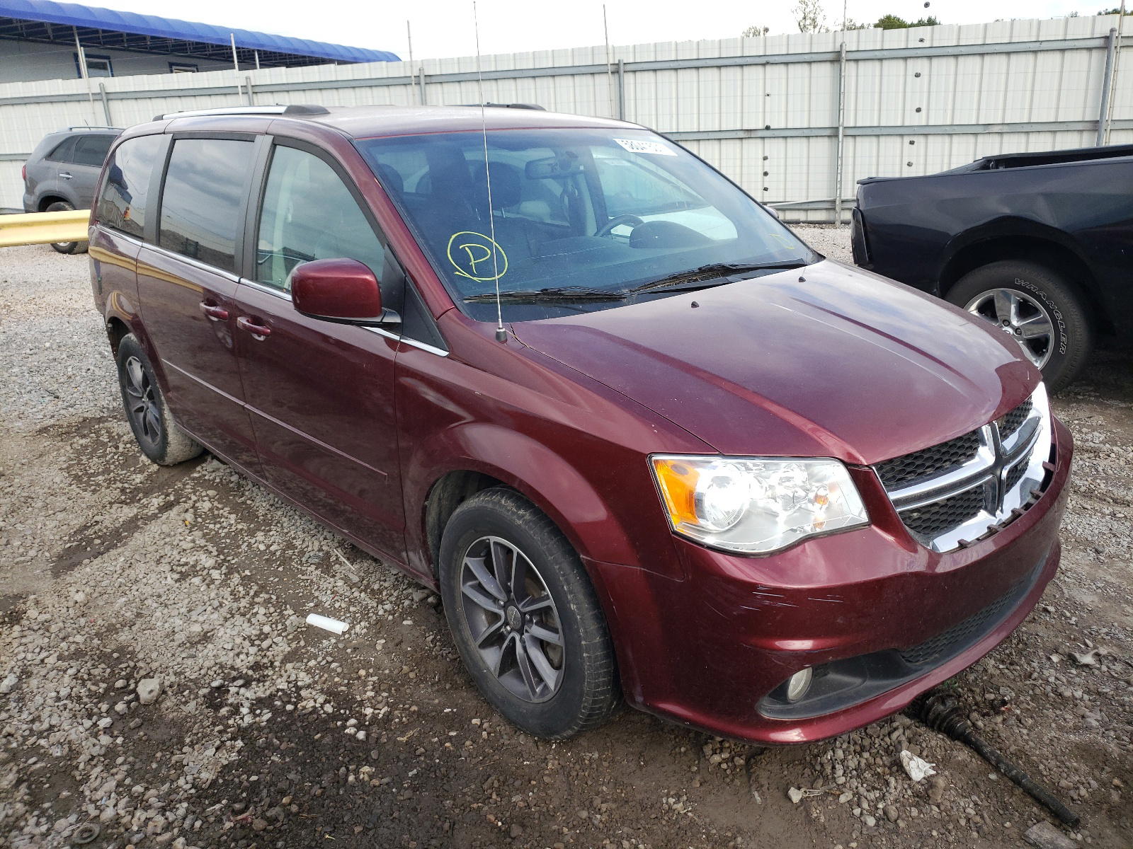 DODGE GRAND CARA 2017 with VIN 2C4RDGCG0HR748357 - Photo from auction