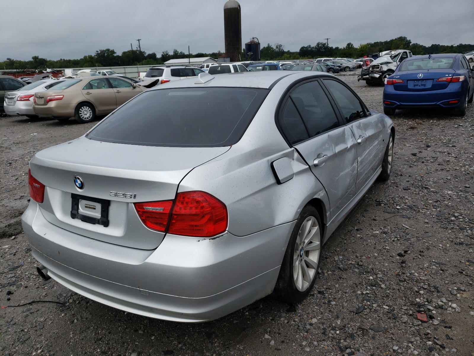 Photo 4 from auction – 2011 BMW 328 I with VIN WBAPH7G58BNM56669