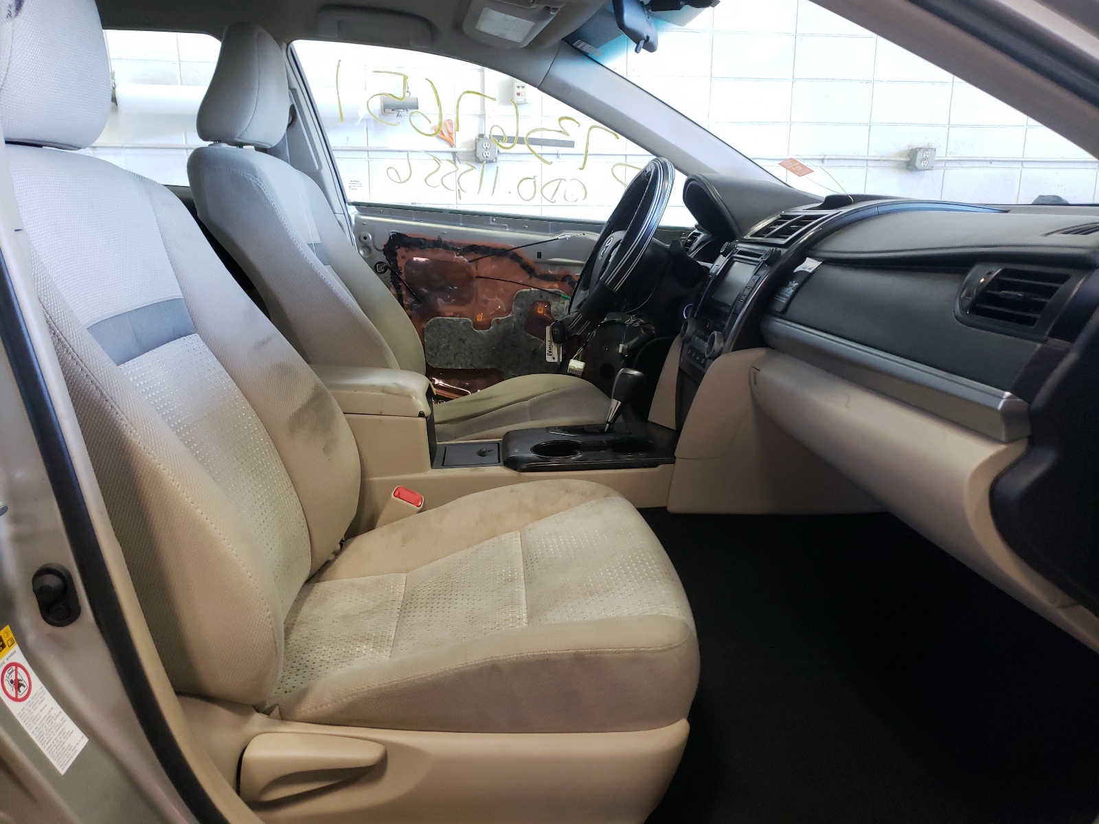 Photo 5 from auction – 2014 TOYOTA CAMRY LE with VIN 4T4BF1FK5ER428508