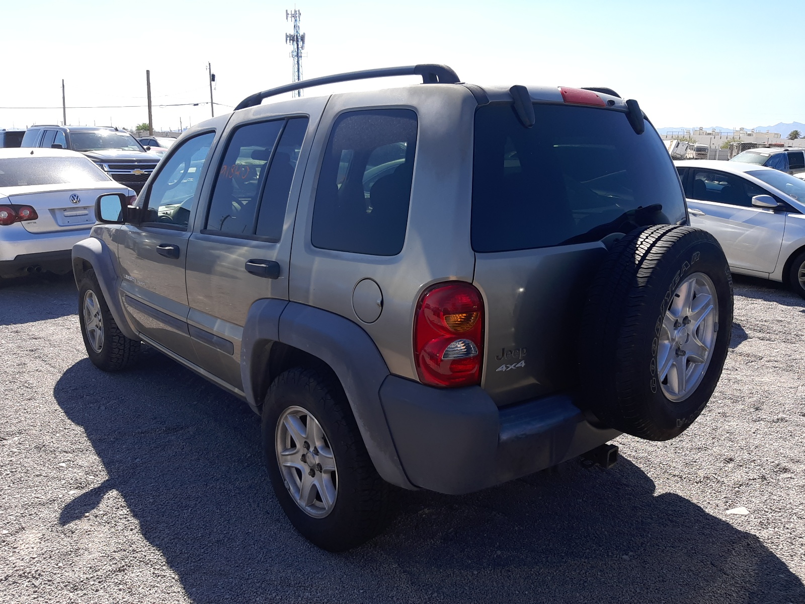 Photo 3 from auction – 2003 JEEP LIBERTY SP with VIN 1J4GL48K83W661922
